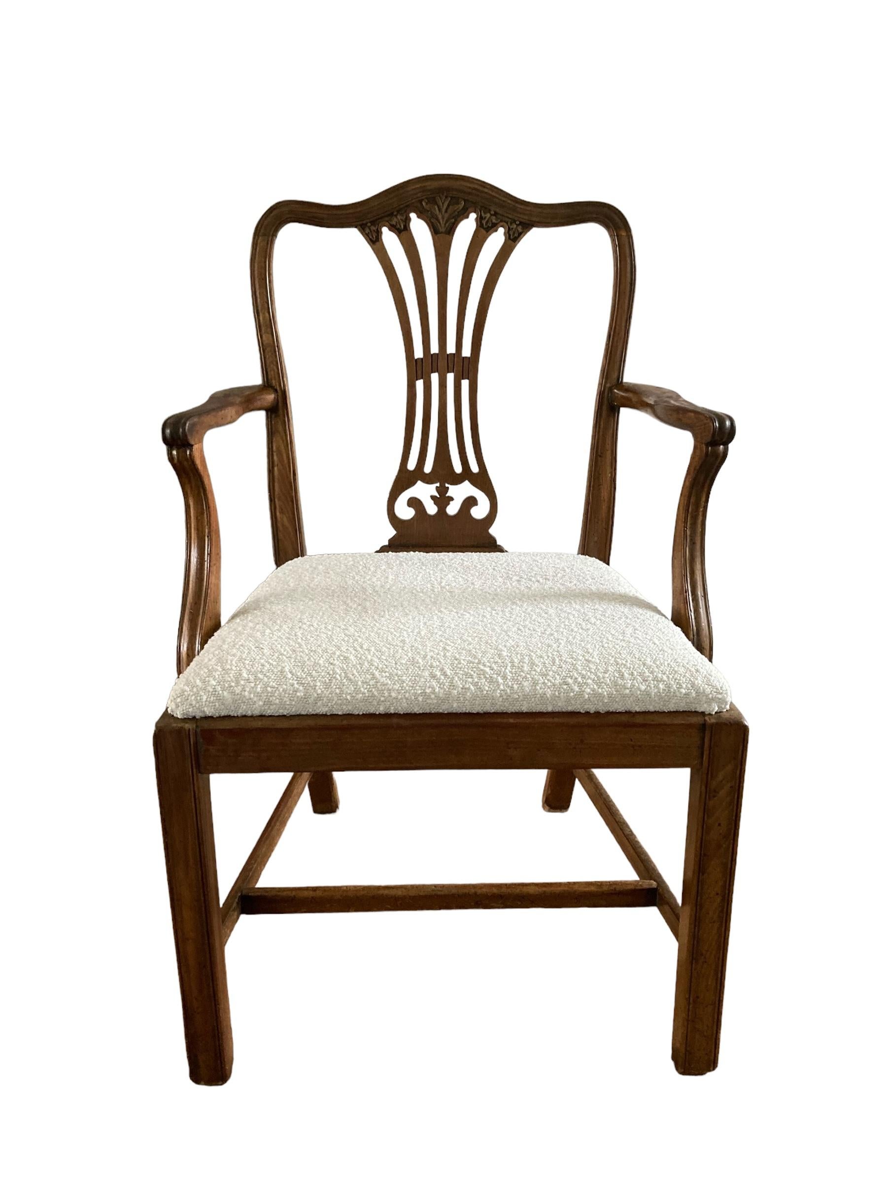 Anglais Un fauteuil de style George III à la manière de Thomas Chippendale en vente