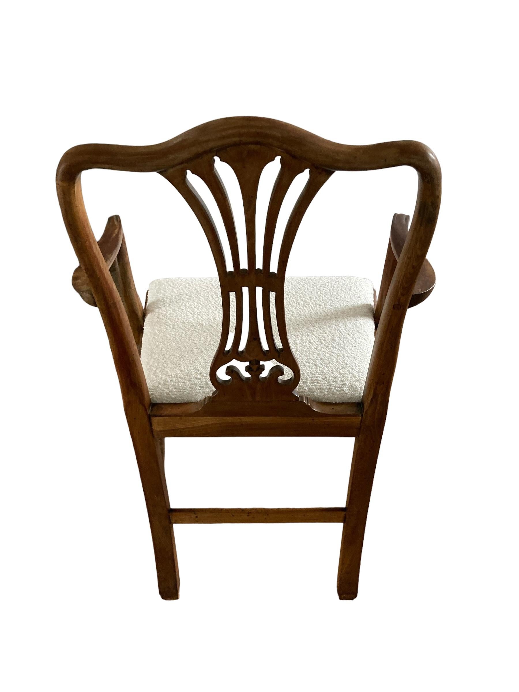 Un fauteuil de style George III à la manière de Thomas Chippendale en vente 1