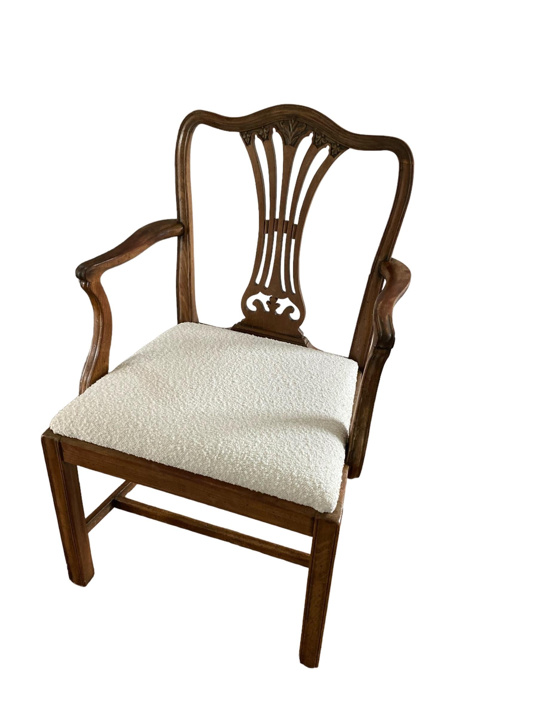 Un fauteuil de style George III à la manière de Thomas Chippendale en vente 2