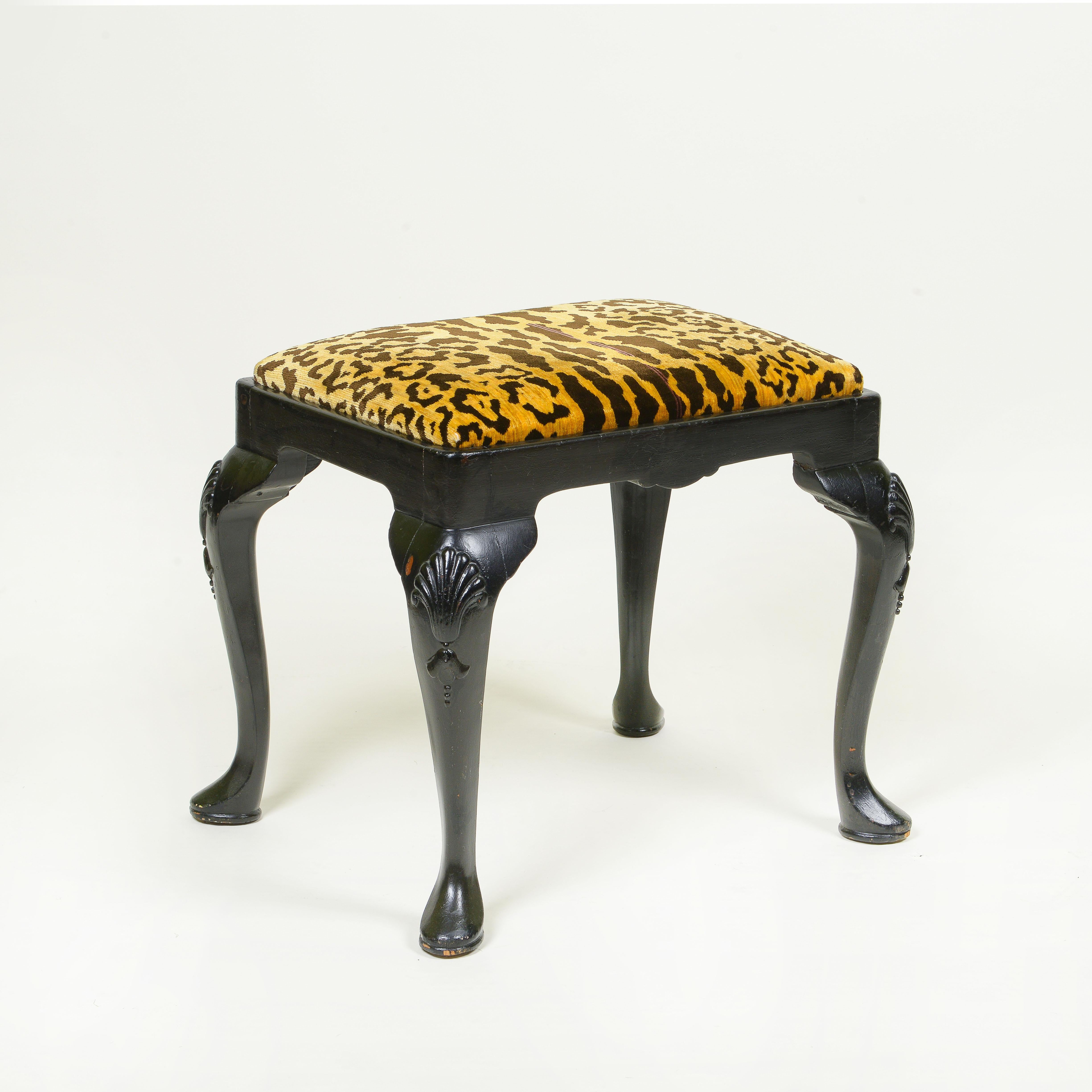 A George III Style Black Lacquered Stool In Good Condition For Sale In New York, NY