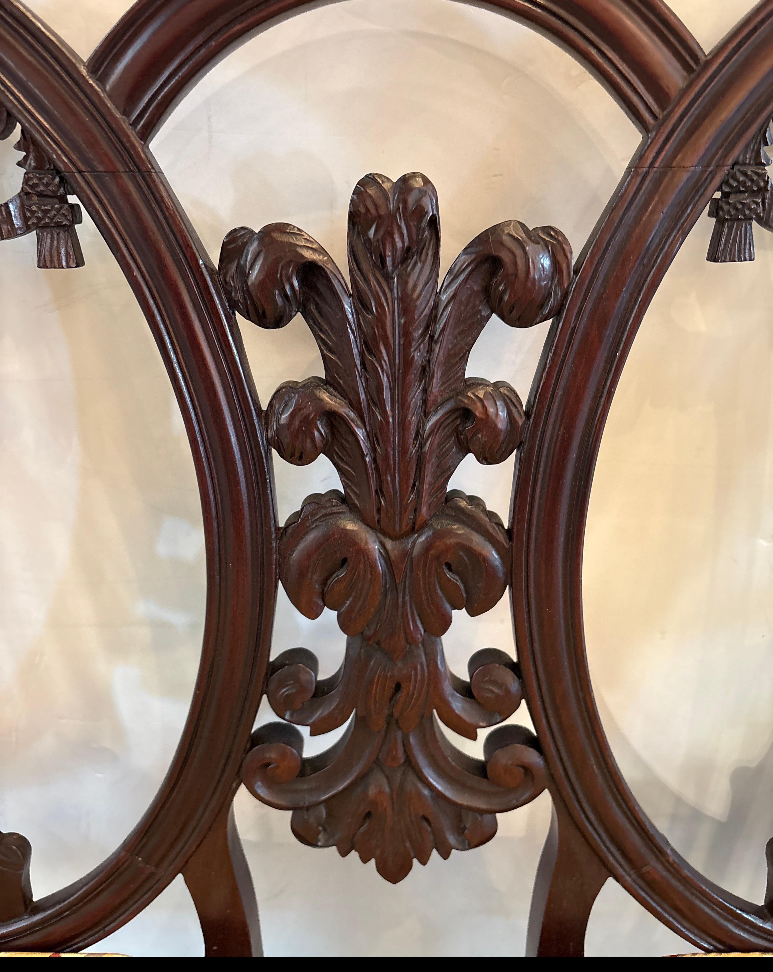 A George III Style Hand Carved Mahogany Settee, Late 19th Century In Good Condition For Sale In Lambertville, NJ