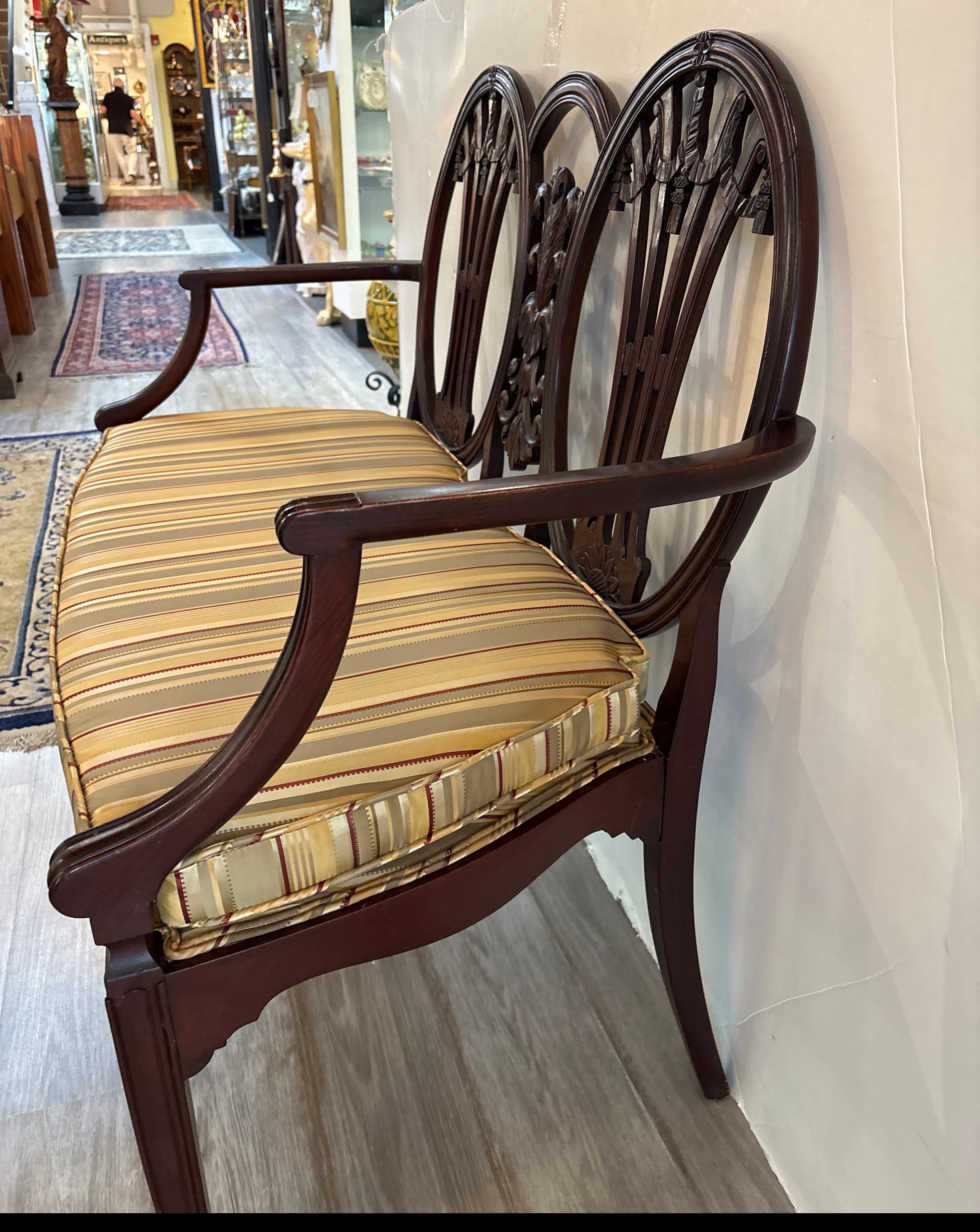 Silk A George III Style Hand Carved Mahogany Settee, Late 19th Century For Sale