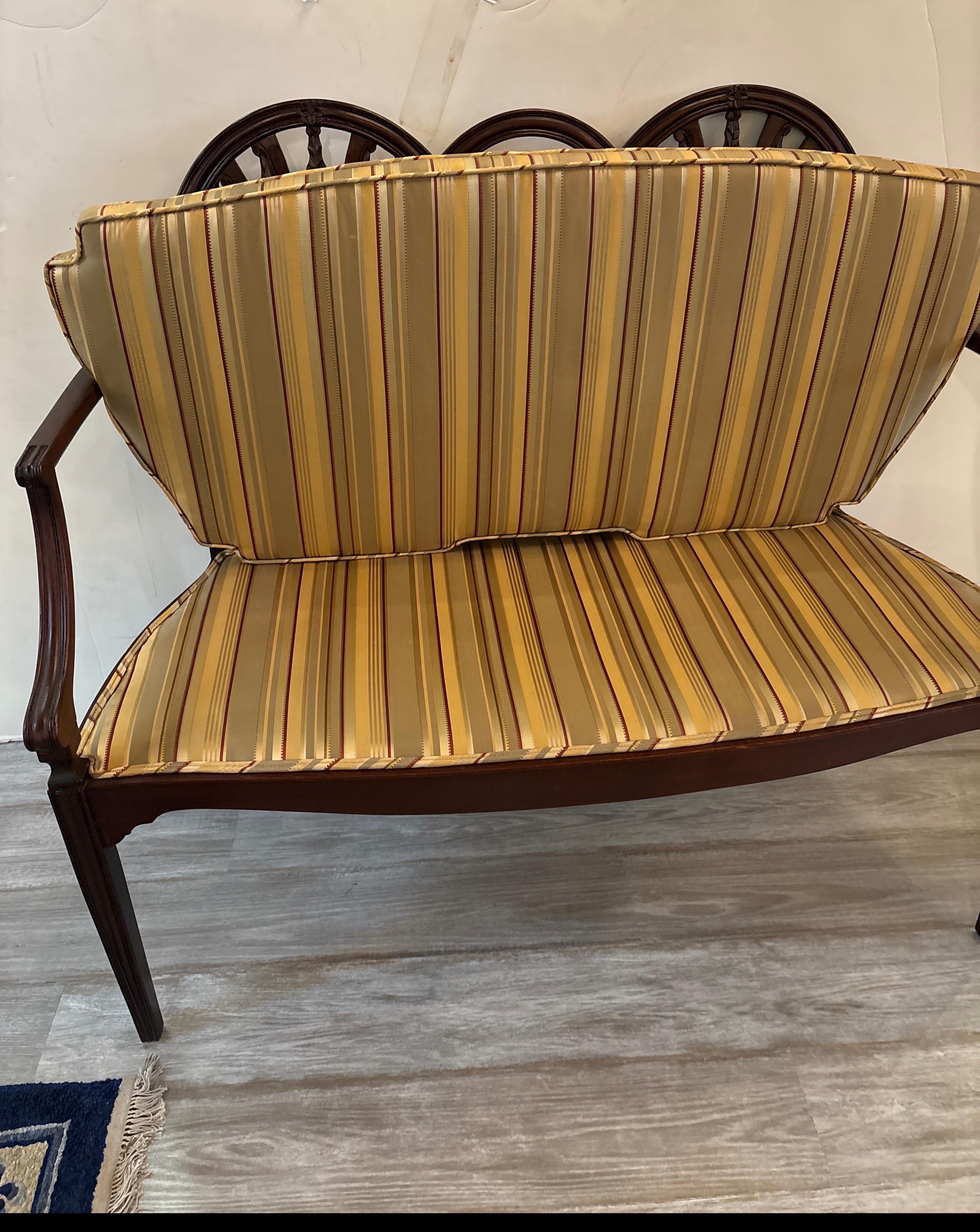 A George III Style Hand Carved Mahogany Settee, Late 19th Century For Sale 3