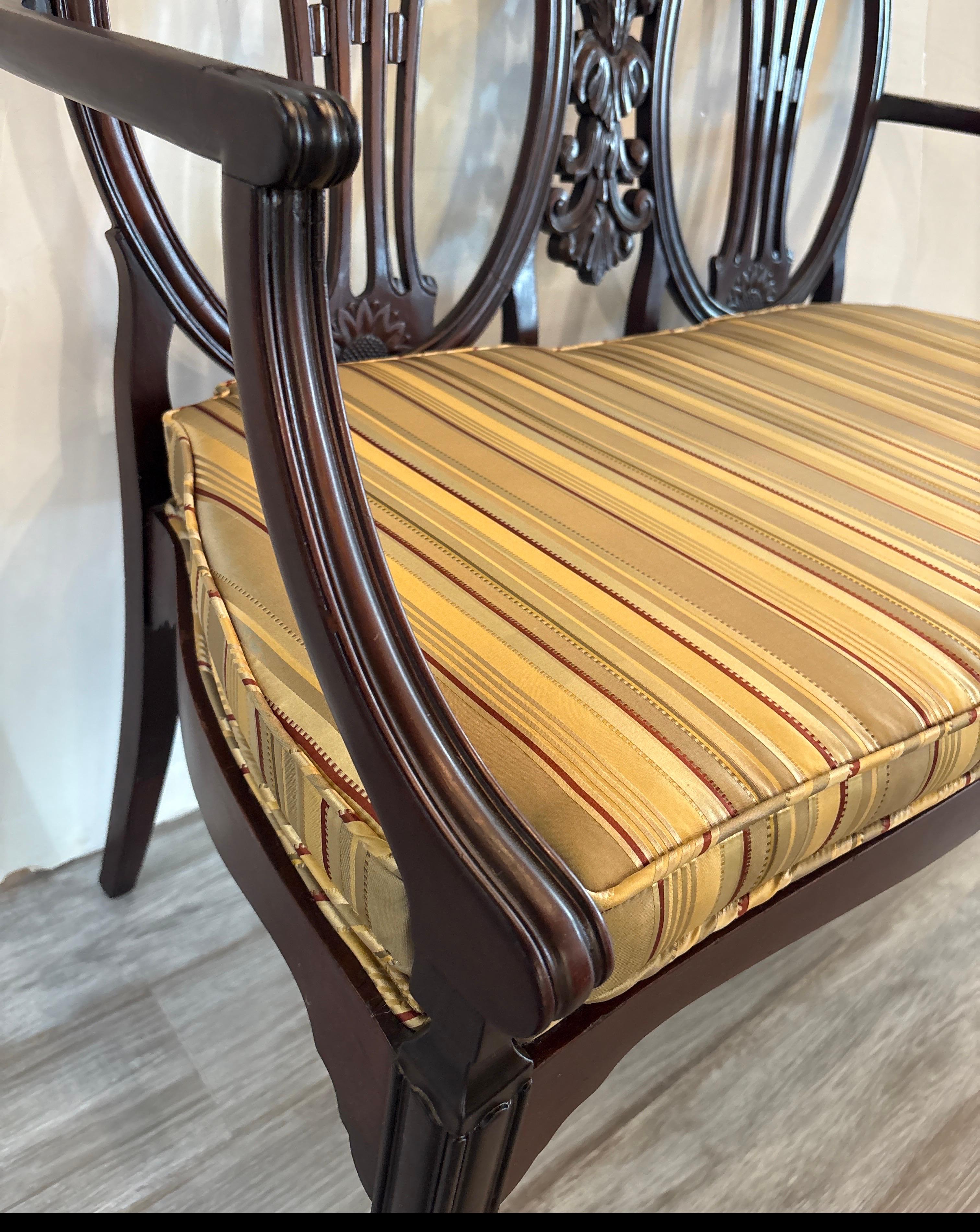 A George III Style Hand Carved Mahogany Settee, Late 19th Century For Sale 4