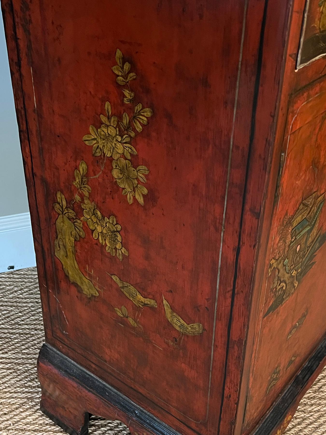 A George III Style Scarlet Japanned & Chinoiserie Decorated Display Cabinets In Good Condition In San Francisco, CA