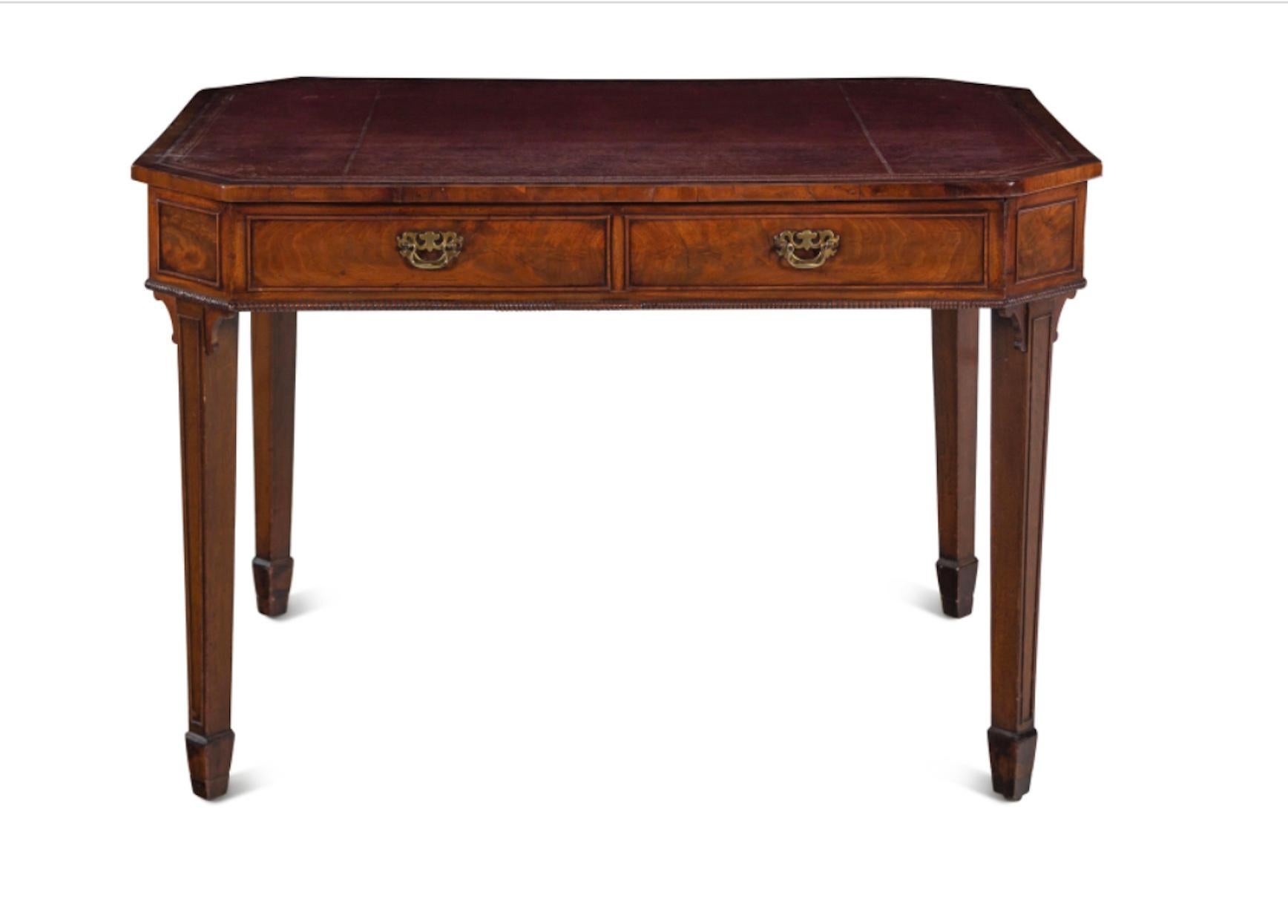 Cuir Table à écrire en acajou de style George III du 19ème siècle, superbe couleur et patine en vente