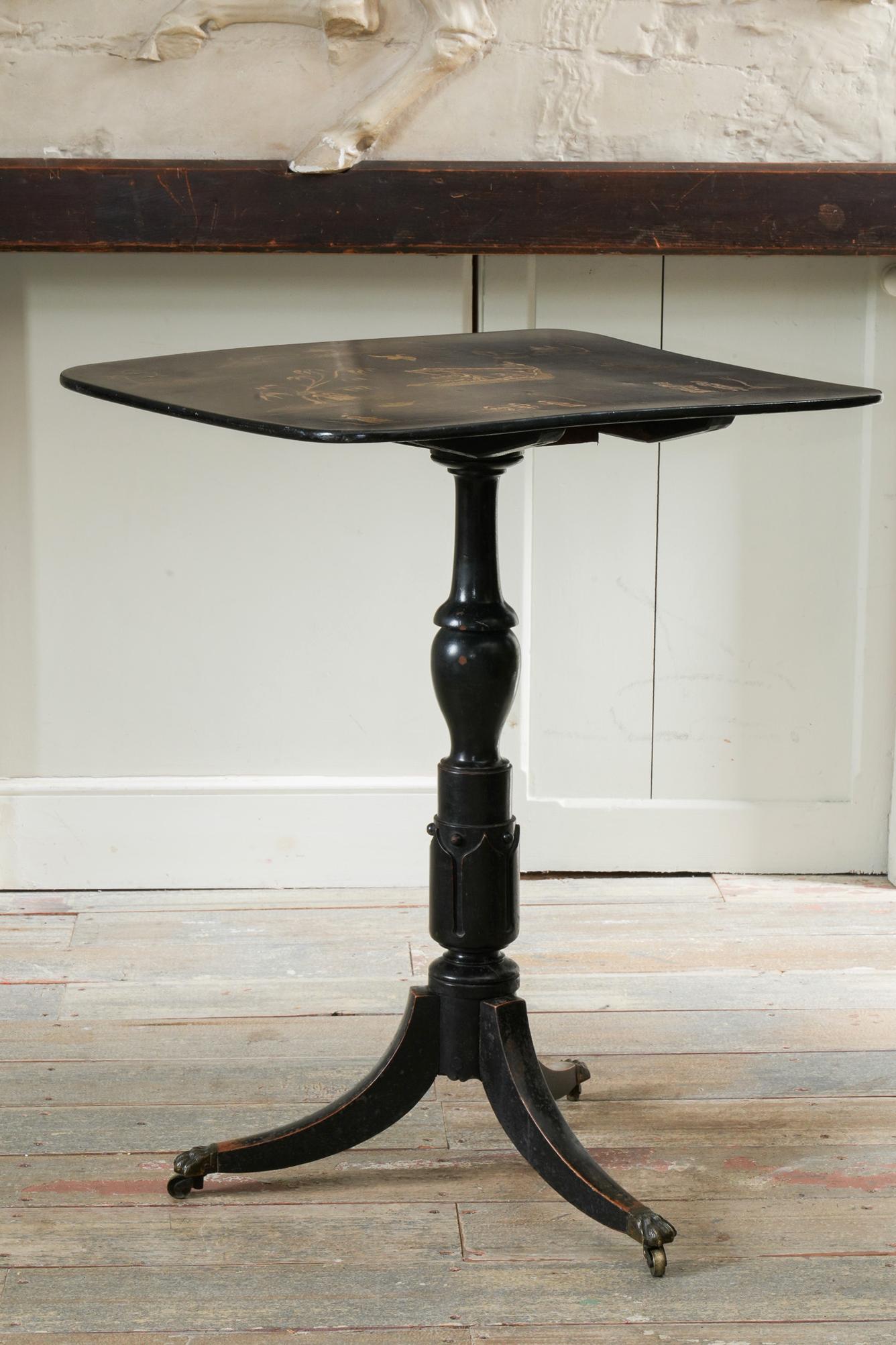 A George III Tilt Top Chinoiserie Table In Good Condition For Sale In Conwy, GB