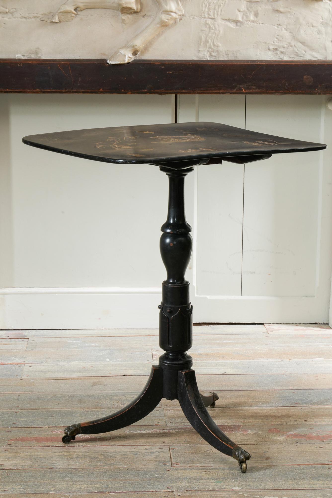 Ein Chinoiserie-Tisch mit Kippplatte von George III im Zustand „Gut“ im Angebot in Conwy, GB