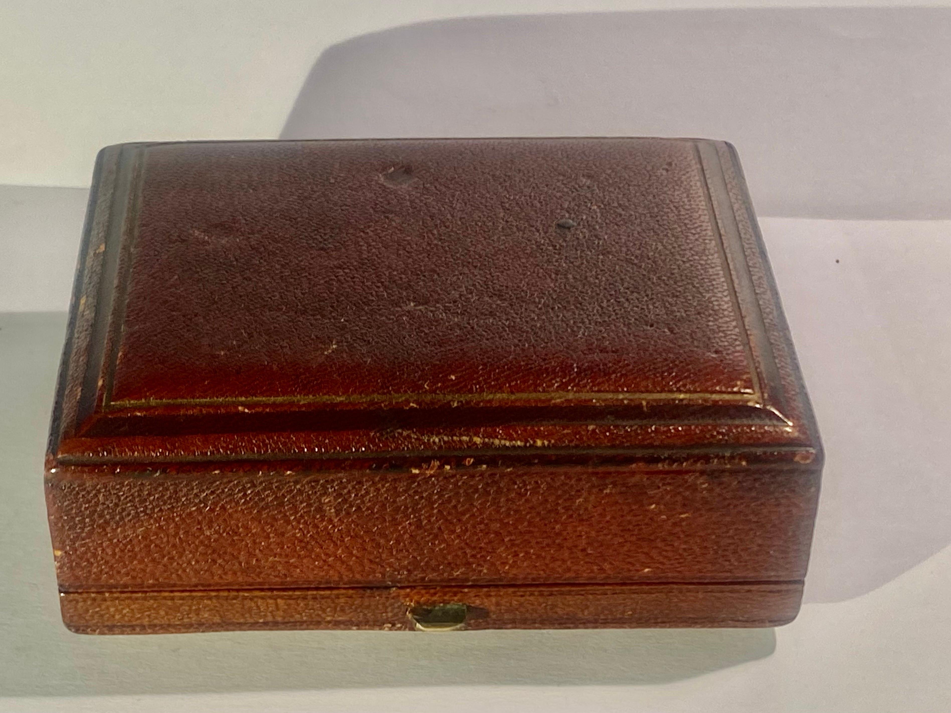 A George IV 18ct gold rectangular snuff box by John Linnet, London Circa 1821 15