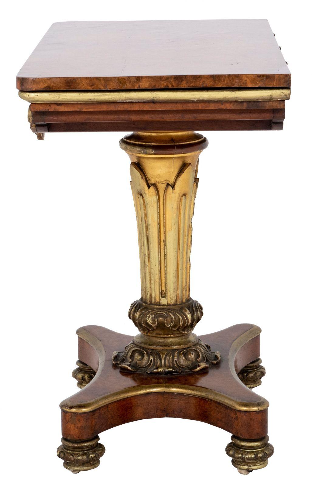 Doré Table à cartes George IV en amboyna et bois doré attribuée à Morel et Seddon en vente