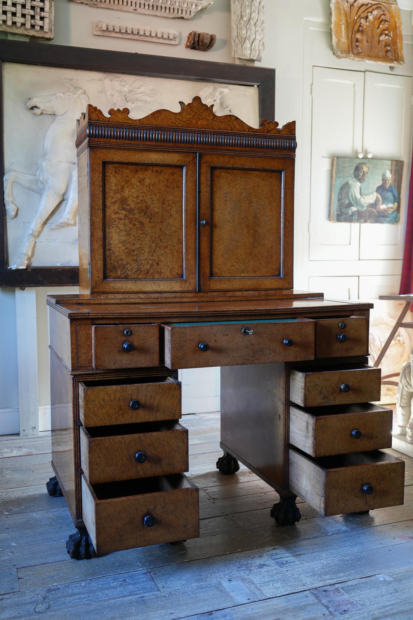 A George IV Chinese Amboyna Desk In Good Condition For Sale In Conwy, GB