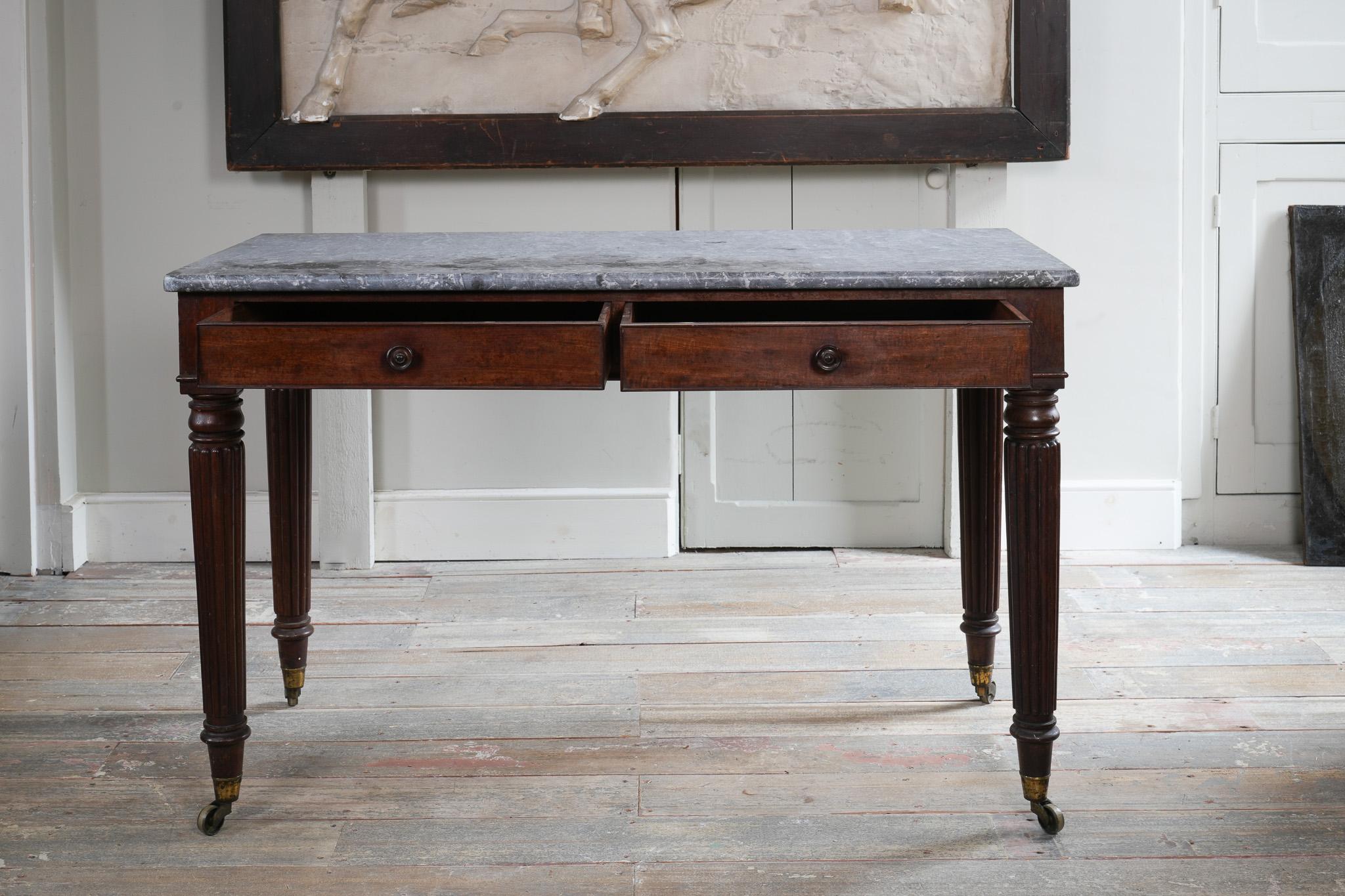 A George IV Mahogany Writing Desk with a Fossil Marble Top In Good Condition In Conwy, GB