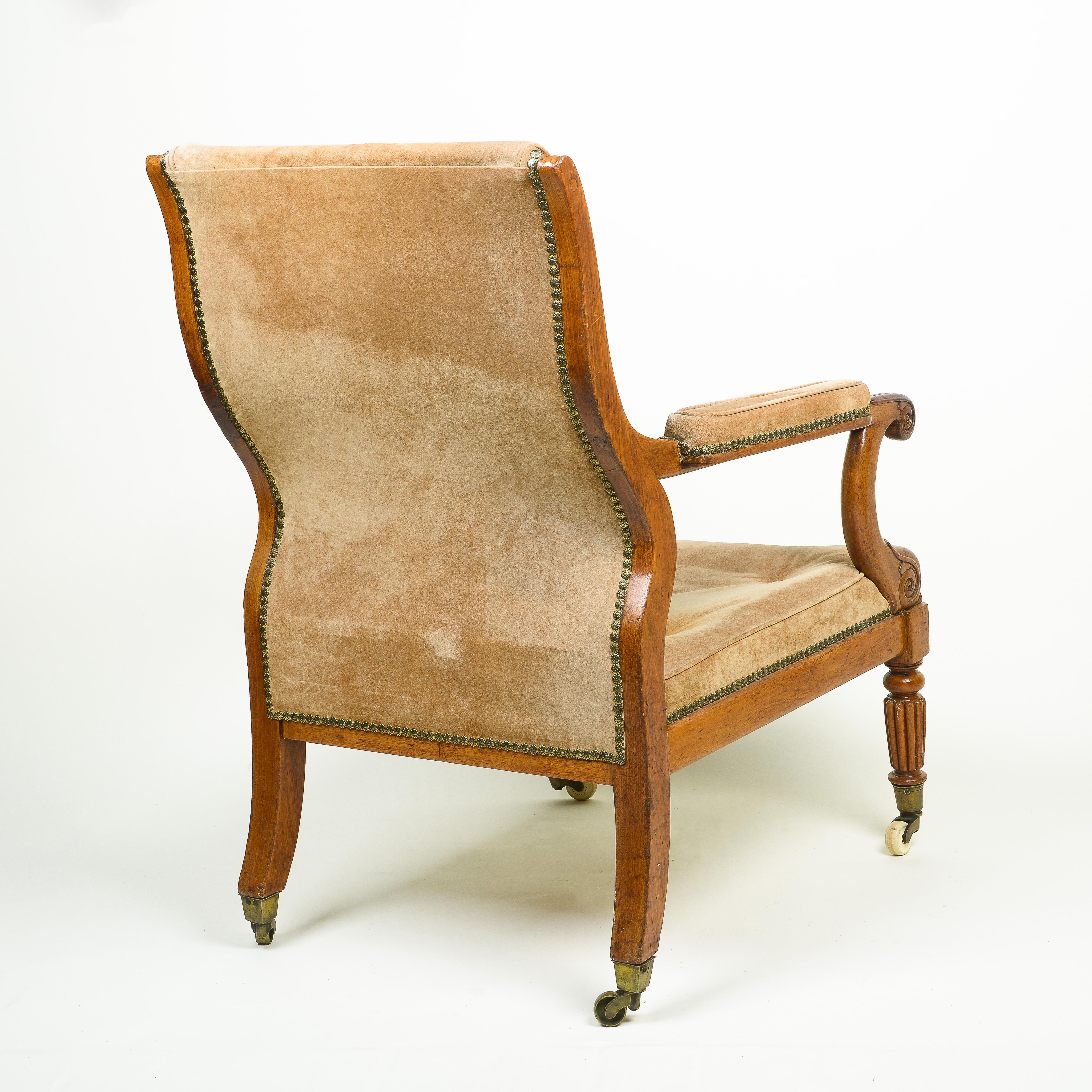 A George IV Walnut and Suede Library Armchair In Good Condition For Sale In New York, NY