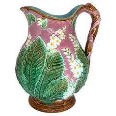Brocca in maiolica di George Jones, foglie e fiori, inglese, 1869 ca.