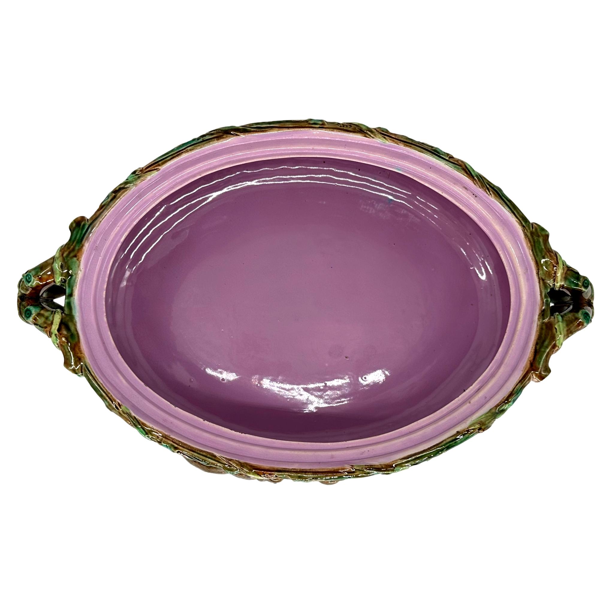 Zuppiera in maiolica di George Jones con quaglia e pulcini, inglese, 1874 in vendita 9