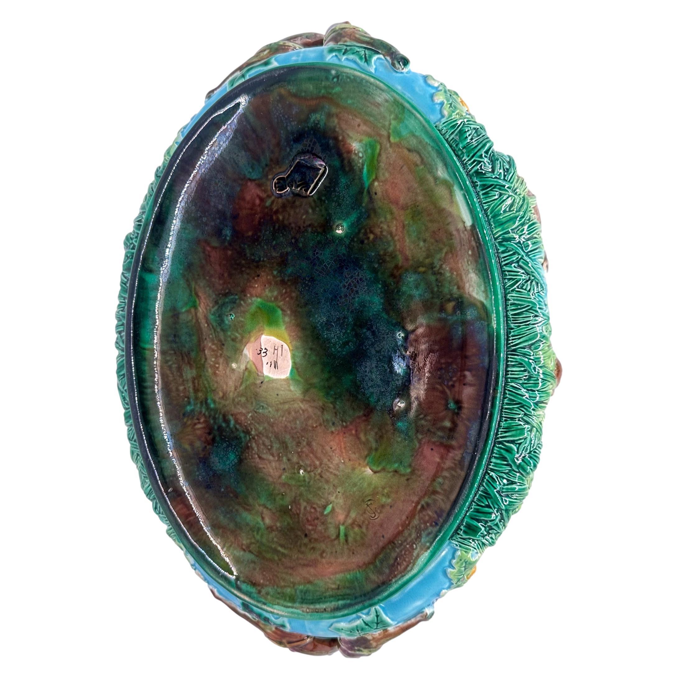Zuppiera in maiolica di George Jones con quaglia e pulcini, inglese, 1874 in vendita 11