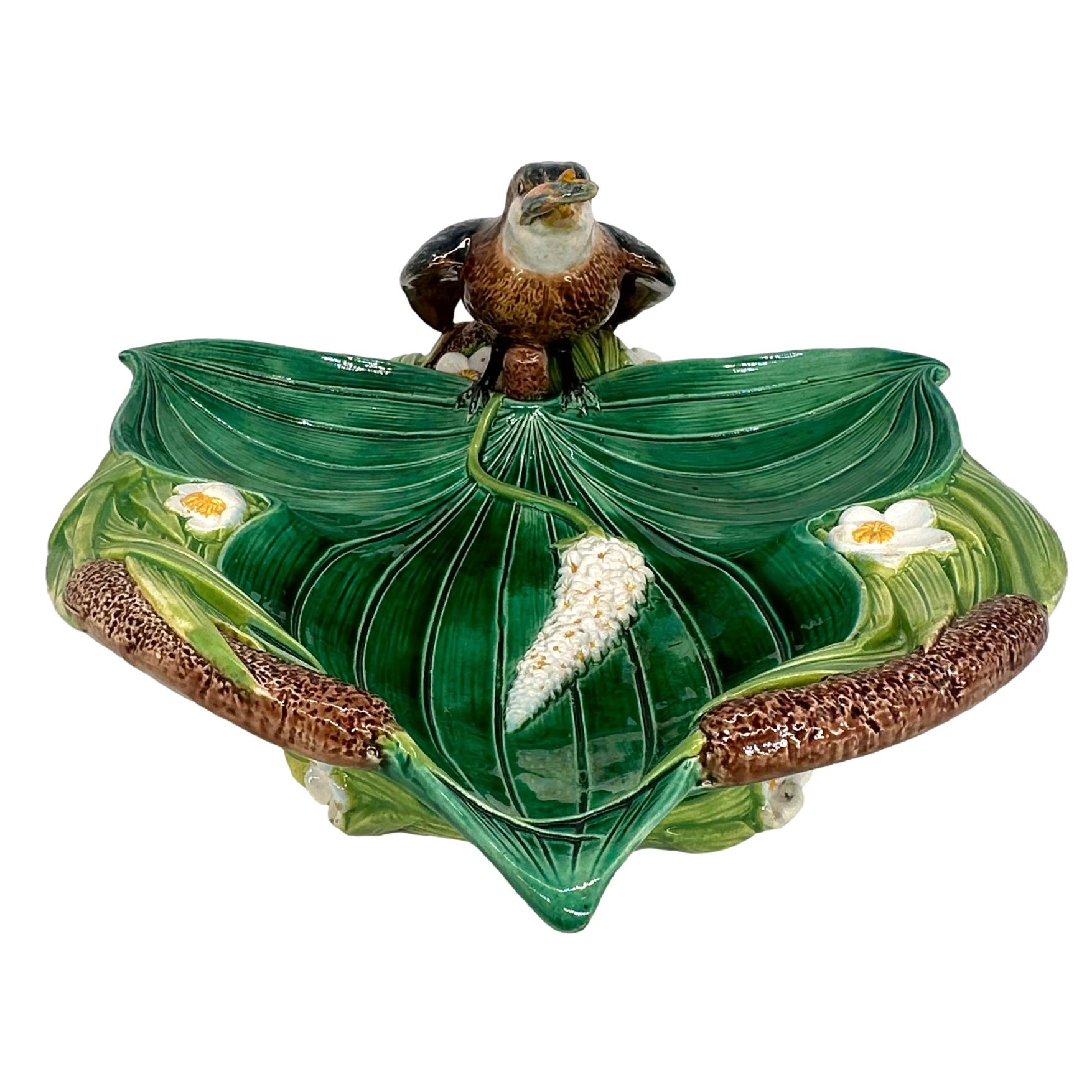 Bandeja de George Jones de mayólica con forma de martín pescador, inglesa, hacia 1875 Inglés en venta
