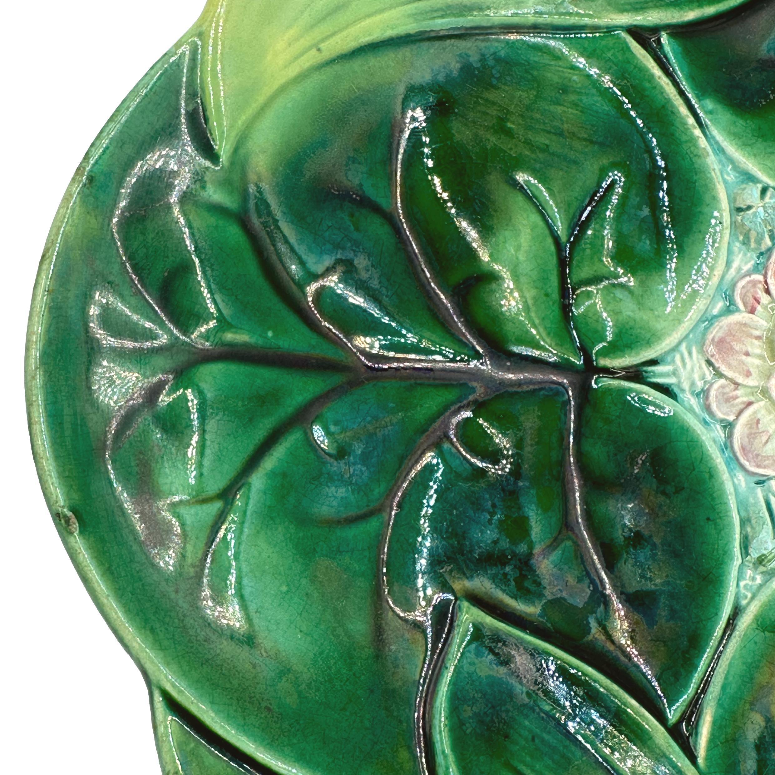 A George Jones Majolica 'Lotus' Flower Plate, English, ca. 1869 In Good Condition In Banner Elk, NC