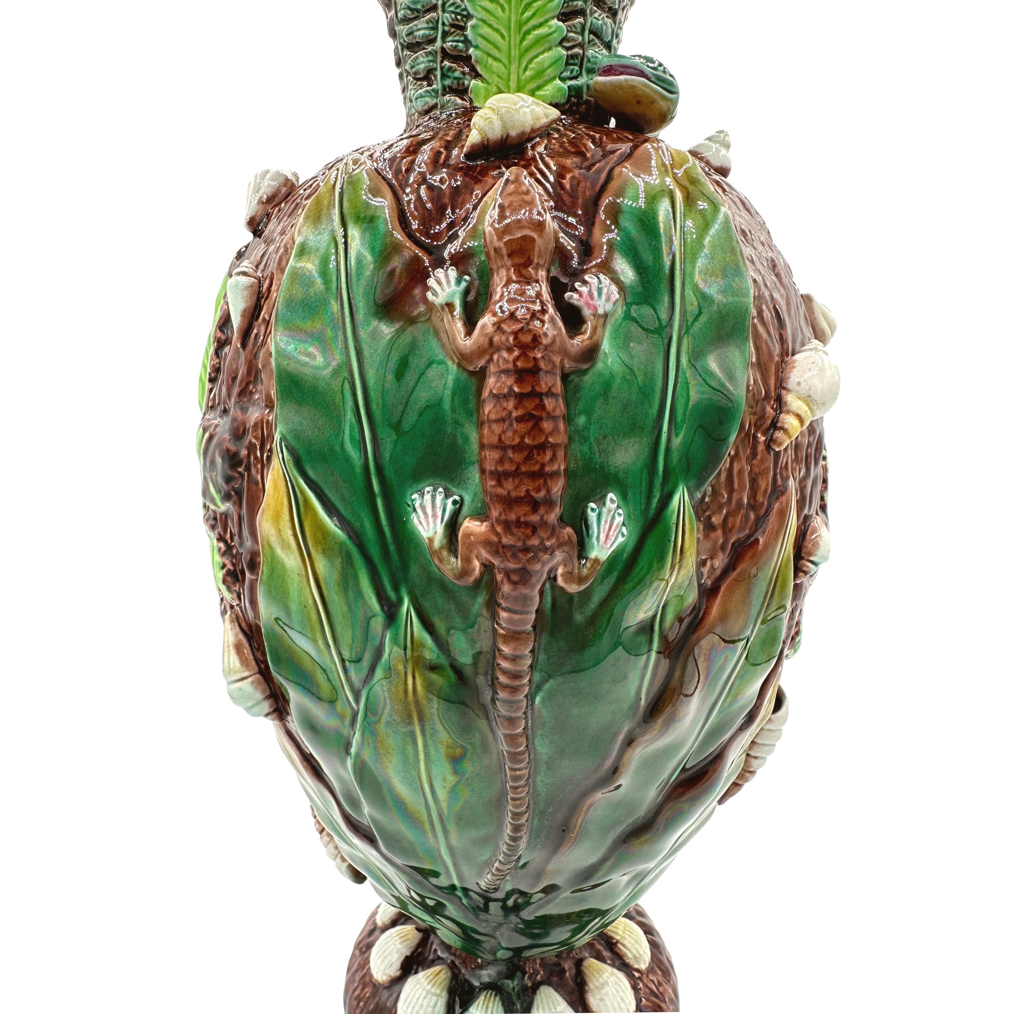A George Jones Majolica 'Palissy Vase' with Snake Handle, English, ca. 1870 In Good Condition For Sale In Banner Elk, NC