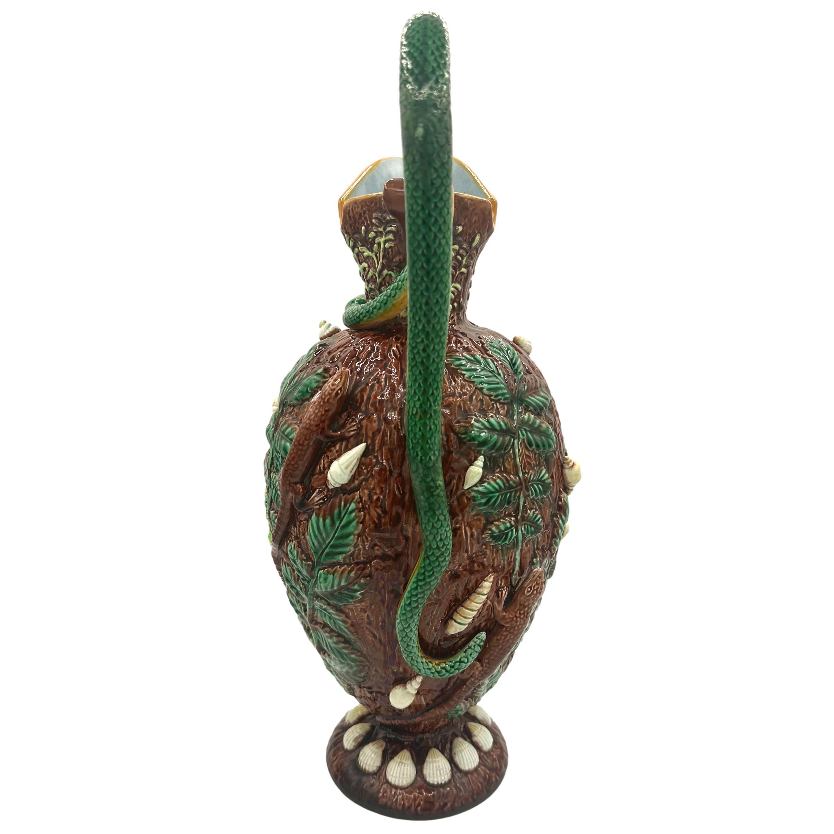 XIXe siècle Vase Palissy en majolique de George Jones avec poignée en forme de serpent, anglais, vers 1870 en vente