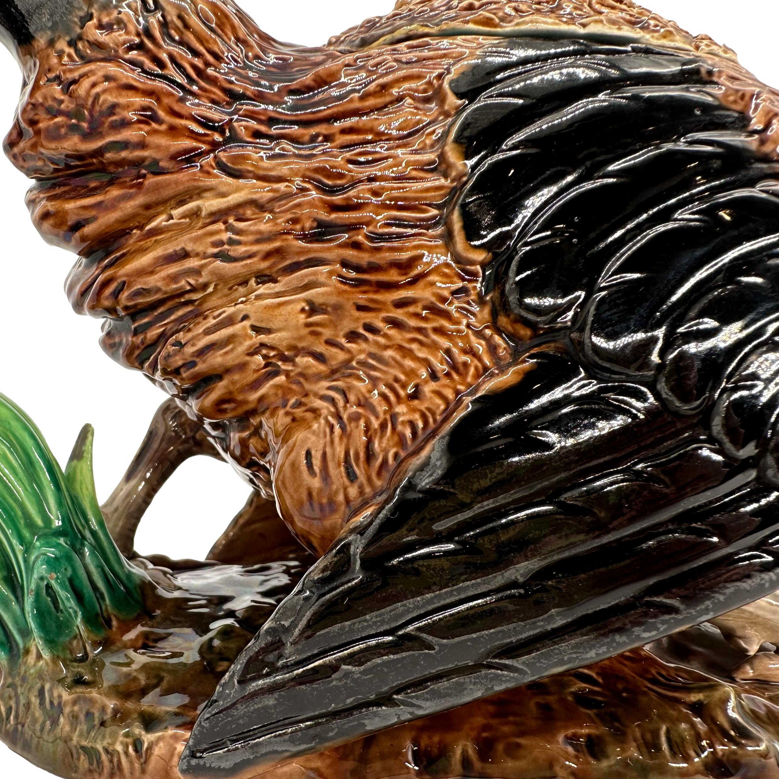 Teiera a forma di gallo in maiolica di George Jones, inglese, 1872 ca. in vendita 3