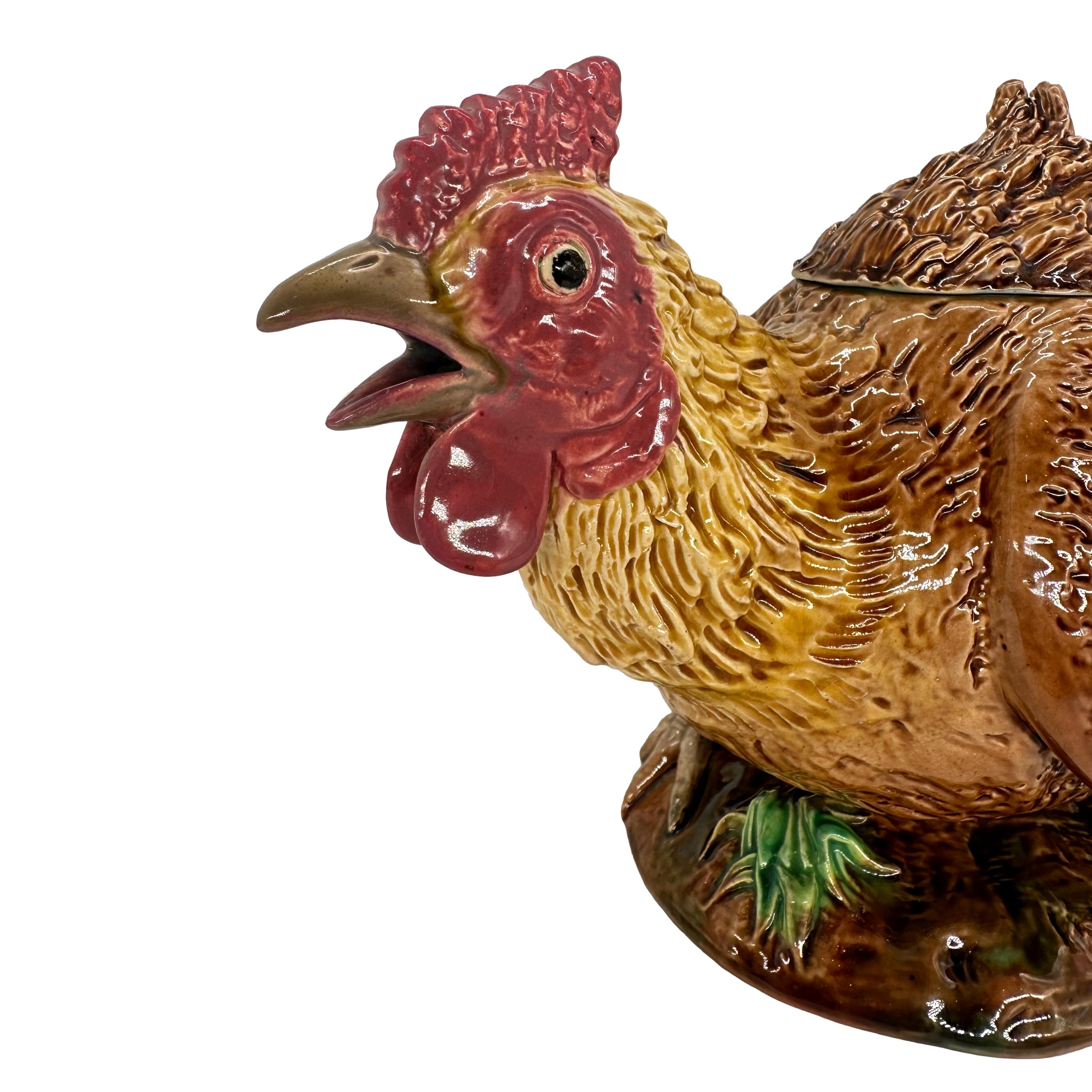 Fine XIX secolo Teiera a forma di gallo in maiolica di George Jones, inglese, 1872 ca. in vendita