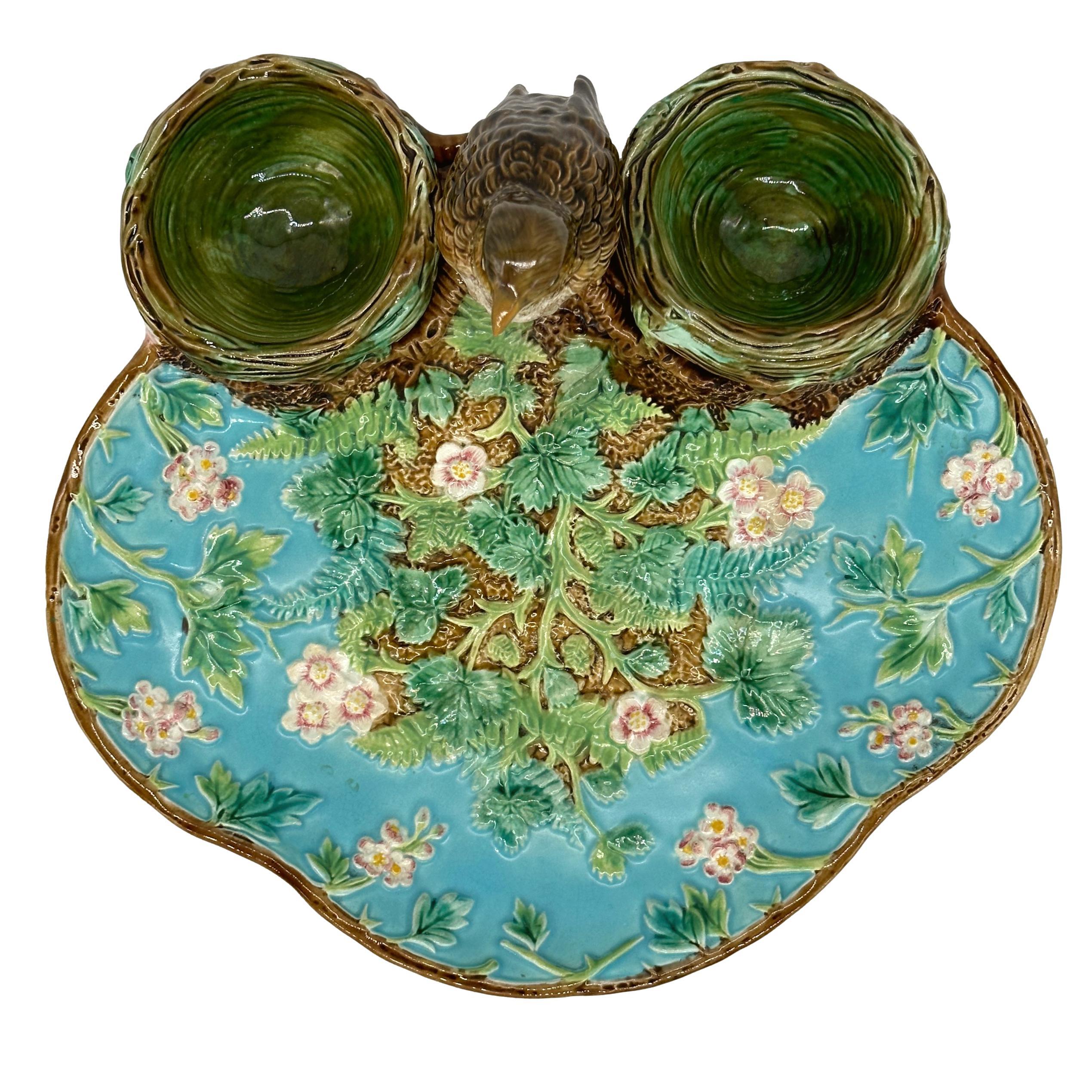 George Jones Majolica Strawberry Server Mounted by a Bird, English, circa 1870 For Sale 8