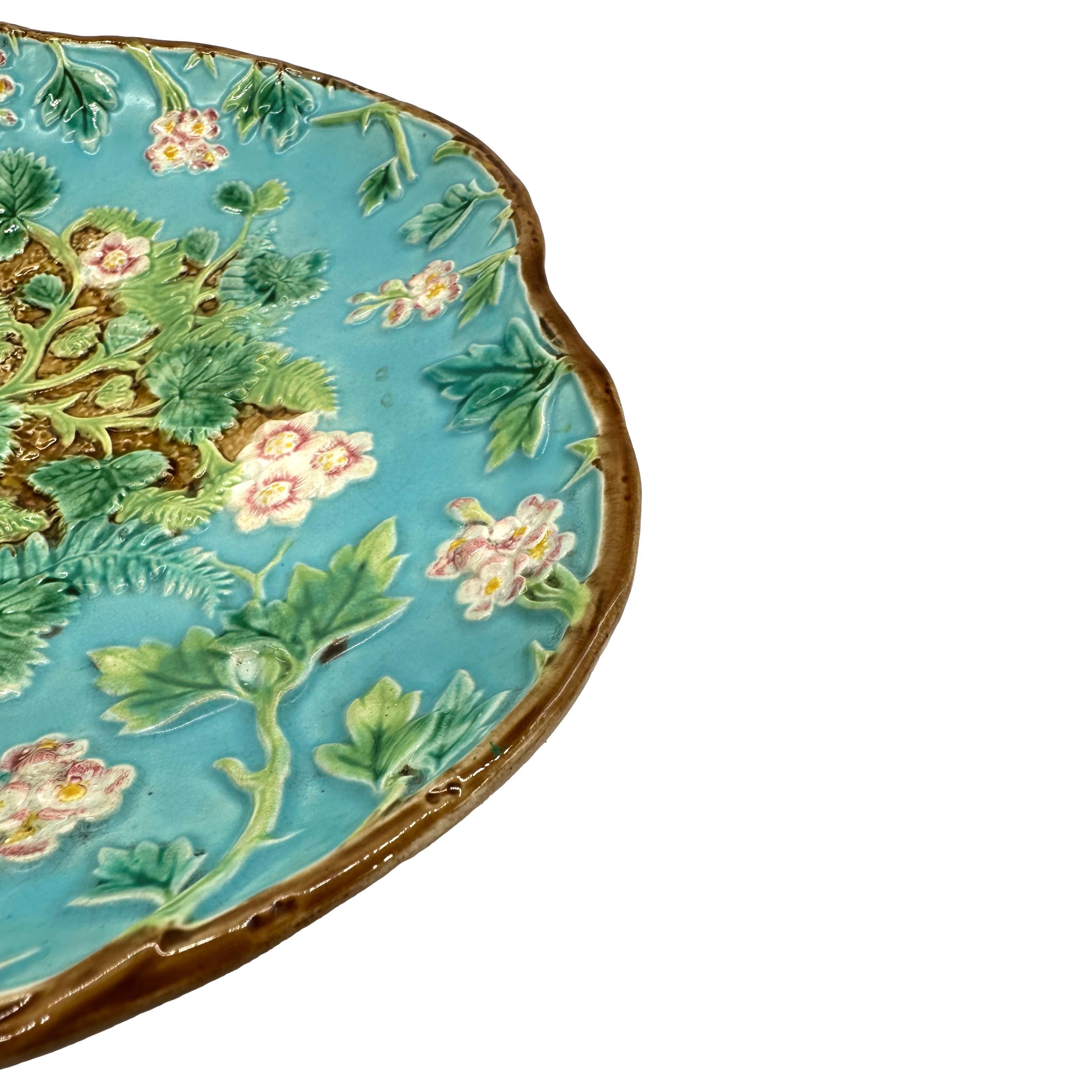 19th Century George Jones Majolica Strawberry Server Mounted by a Bird, English, circa 1870 For Sale