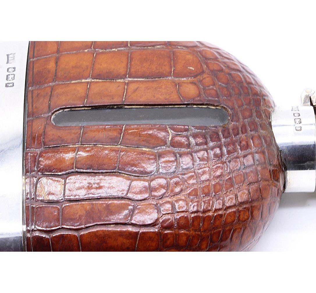 George V Silver and Glass Crocodile Skin Hip Flask with Detachable Stirrup Cup In Good Condition For Sale In Windsor Forest, Berkshire