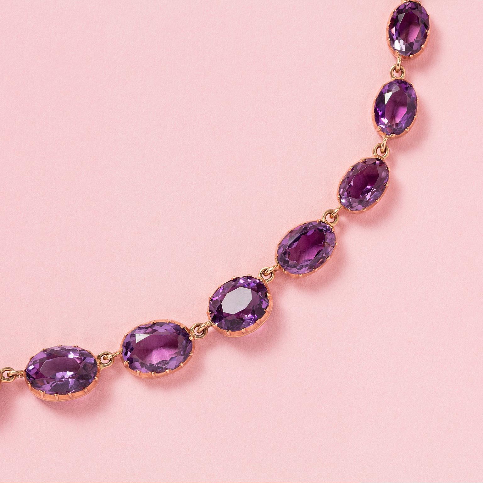 A Georgian 18 Carat Gold Riviere Necklace with Amethysts In Good Condition In Amsterdam, NL