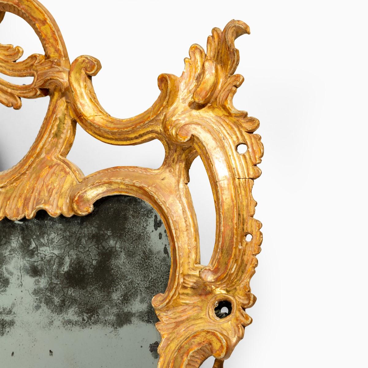 XVIIIe siècle Miroir en bois doré de la période Chippendale géorgienne en vente