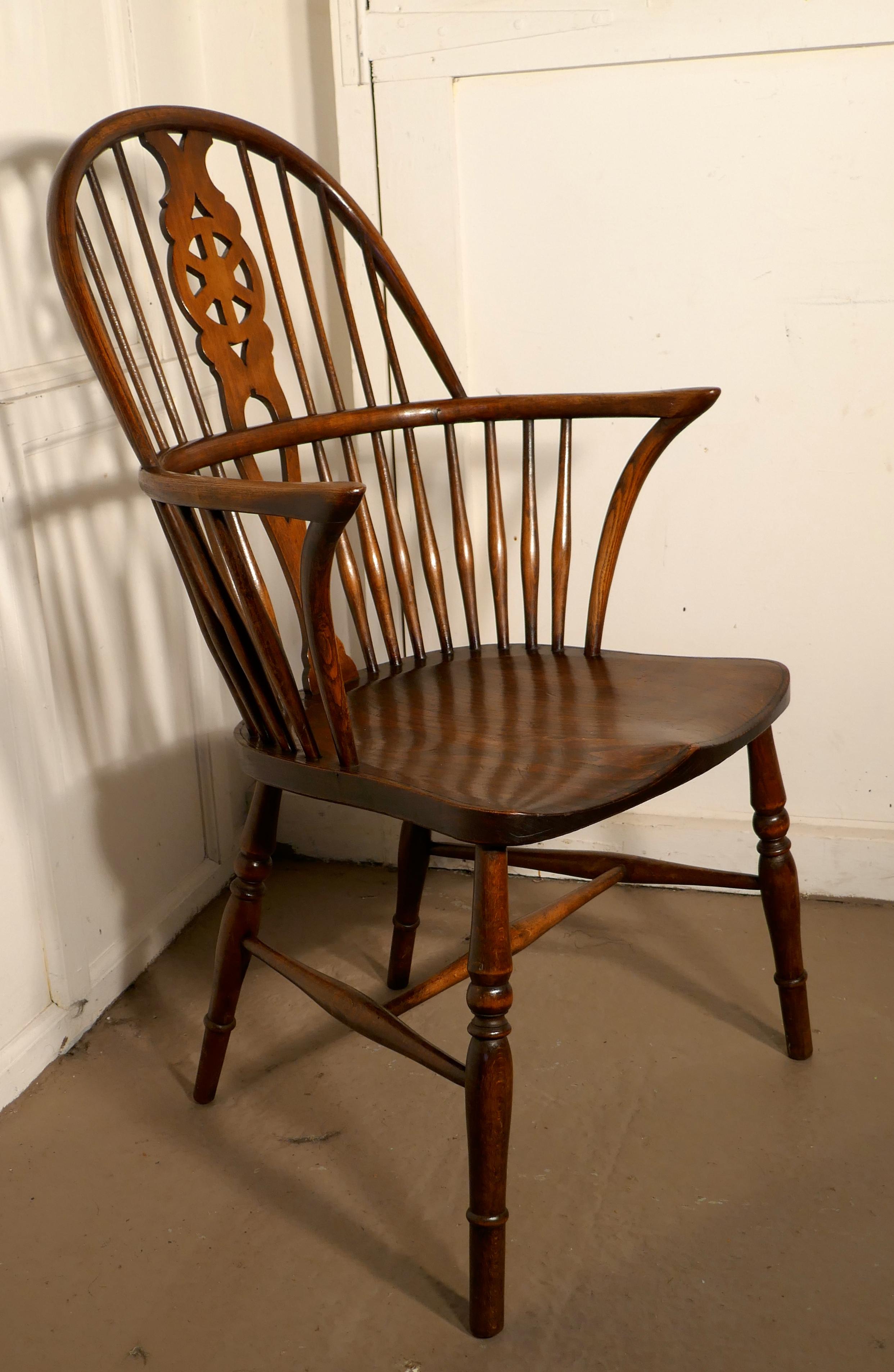 19th Century Georgian Elm and Ash Wheel Back Windsor Carver Chair