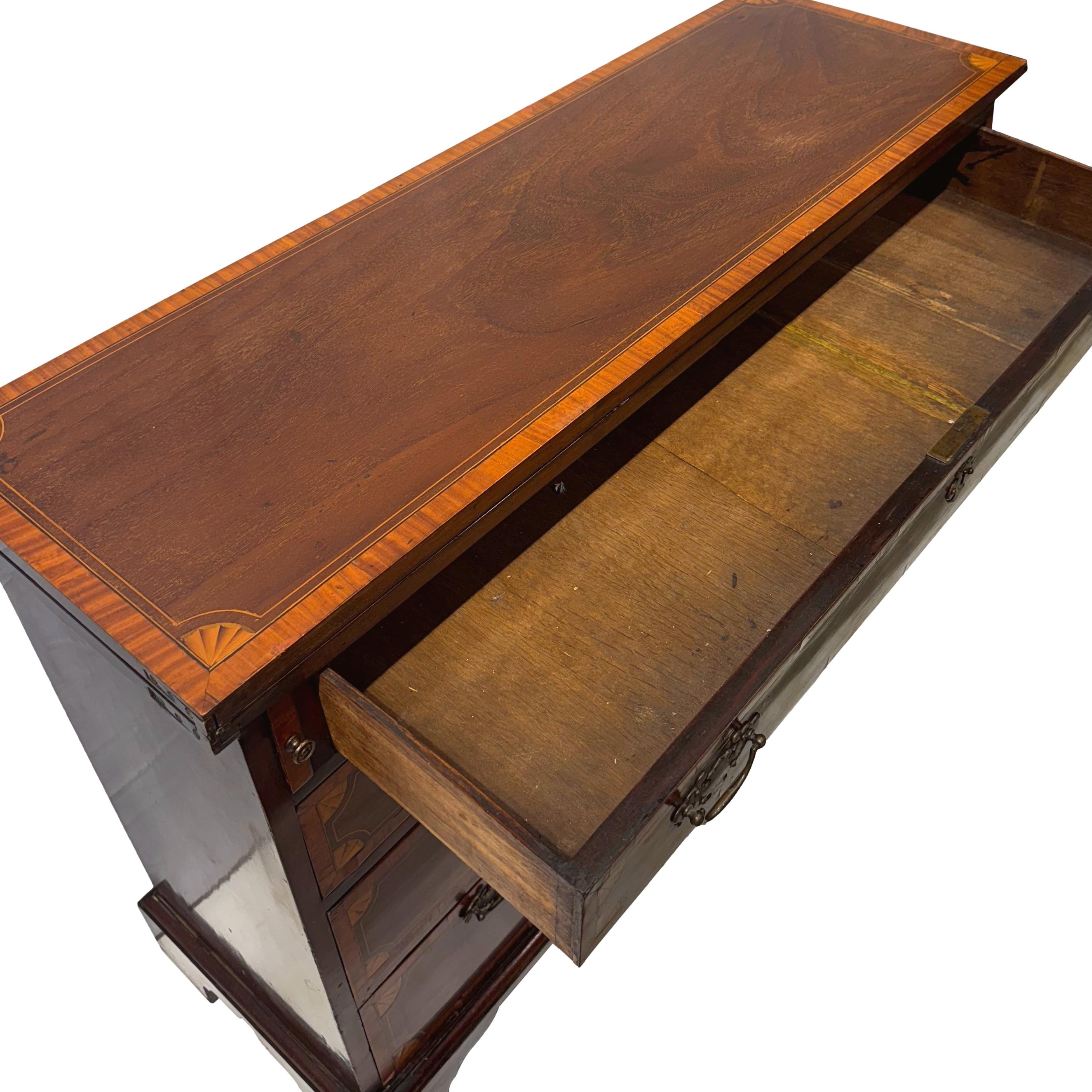 Cassapanca georgiana in mogano con intarsi in legno di raso, inglese, 1830 ca. in vendita 3