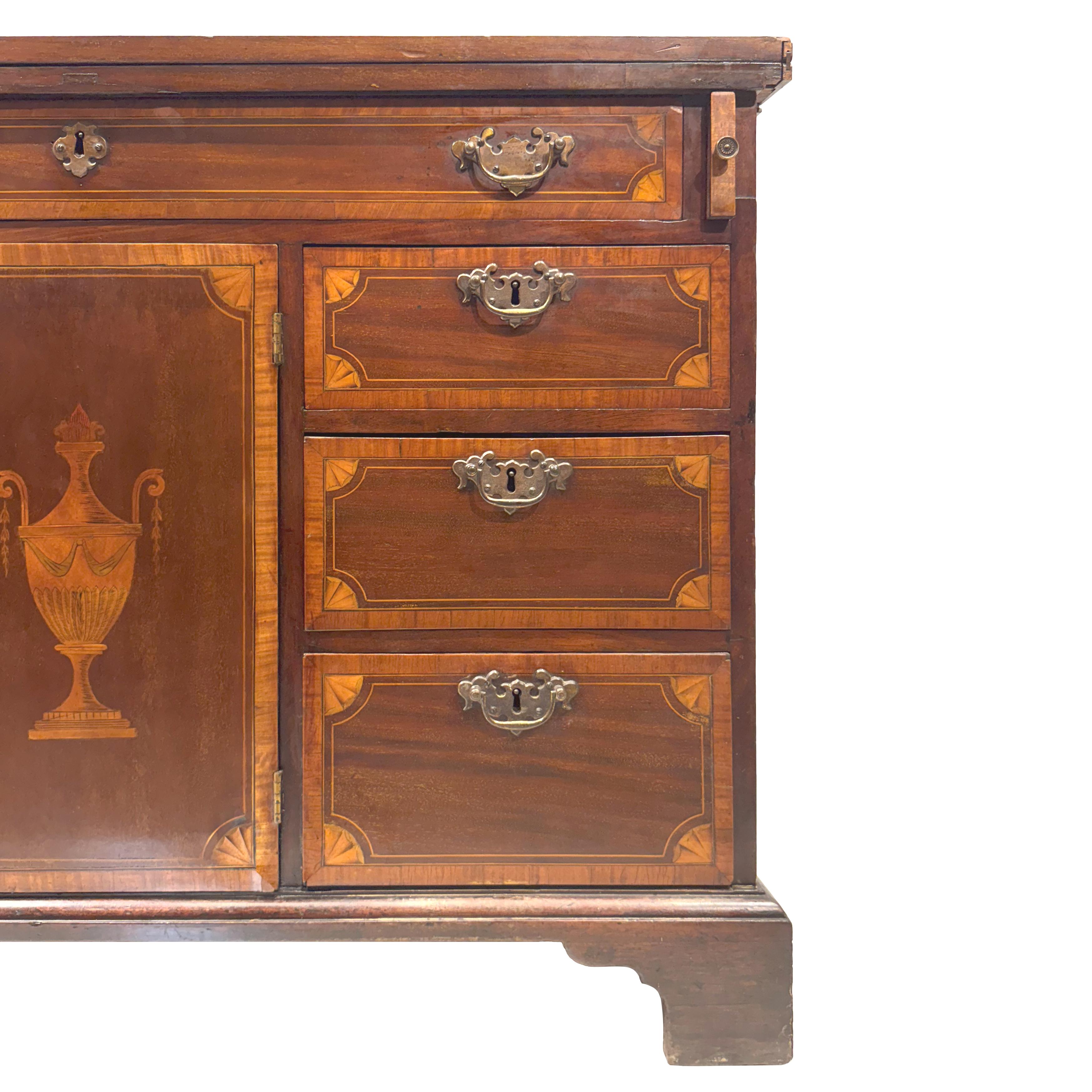 XIX secolo Cassapanca georgiana in mogano con intarsi in legno di raso, inglese, 1830 ca. in vendita