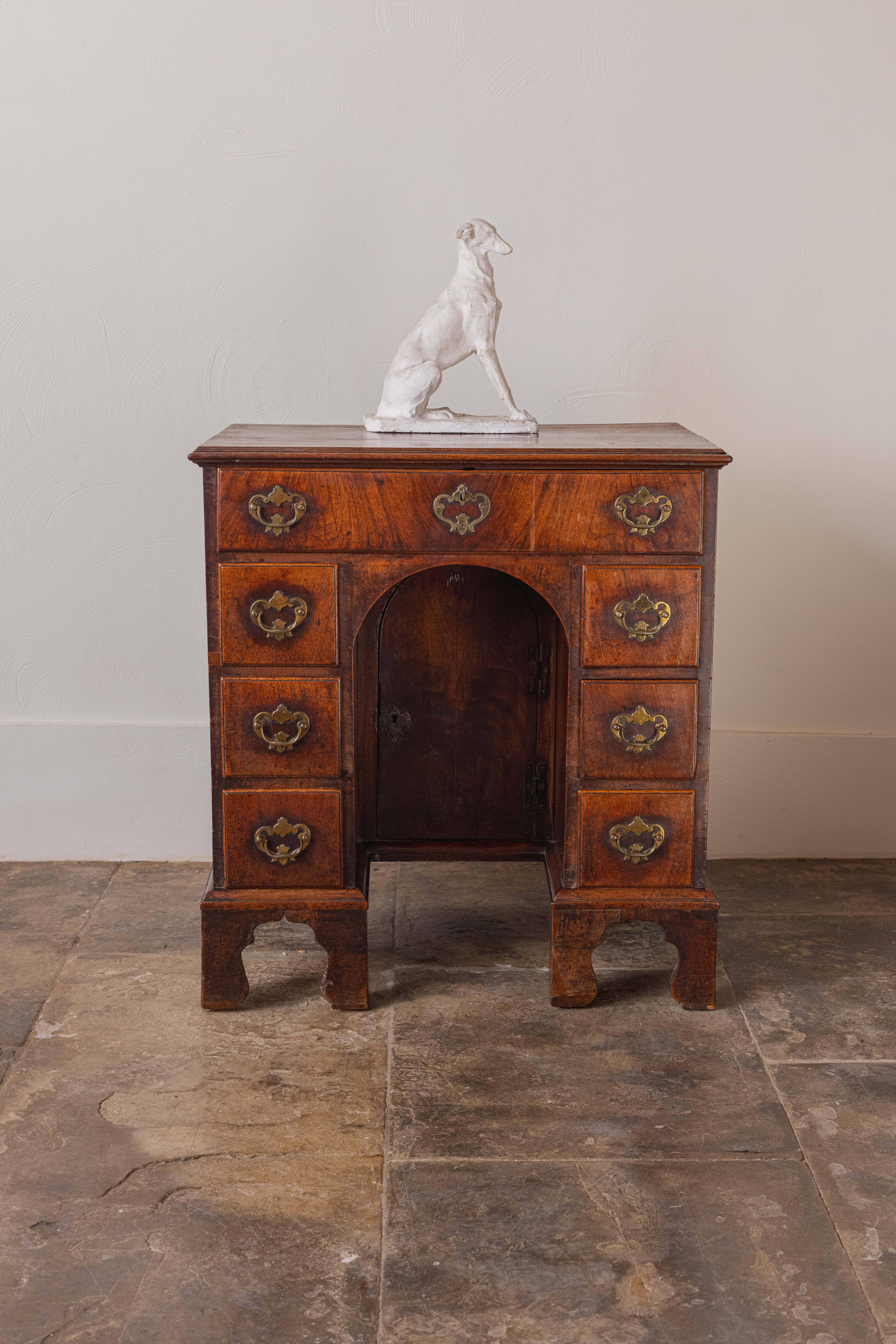 Acajou Bureau à genouillère en acajou de style géorgien en vente