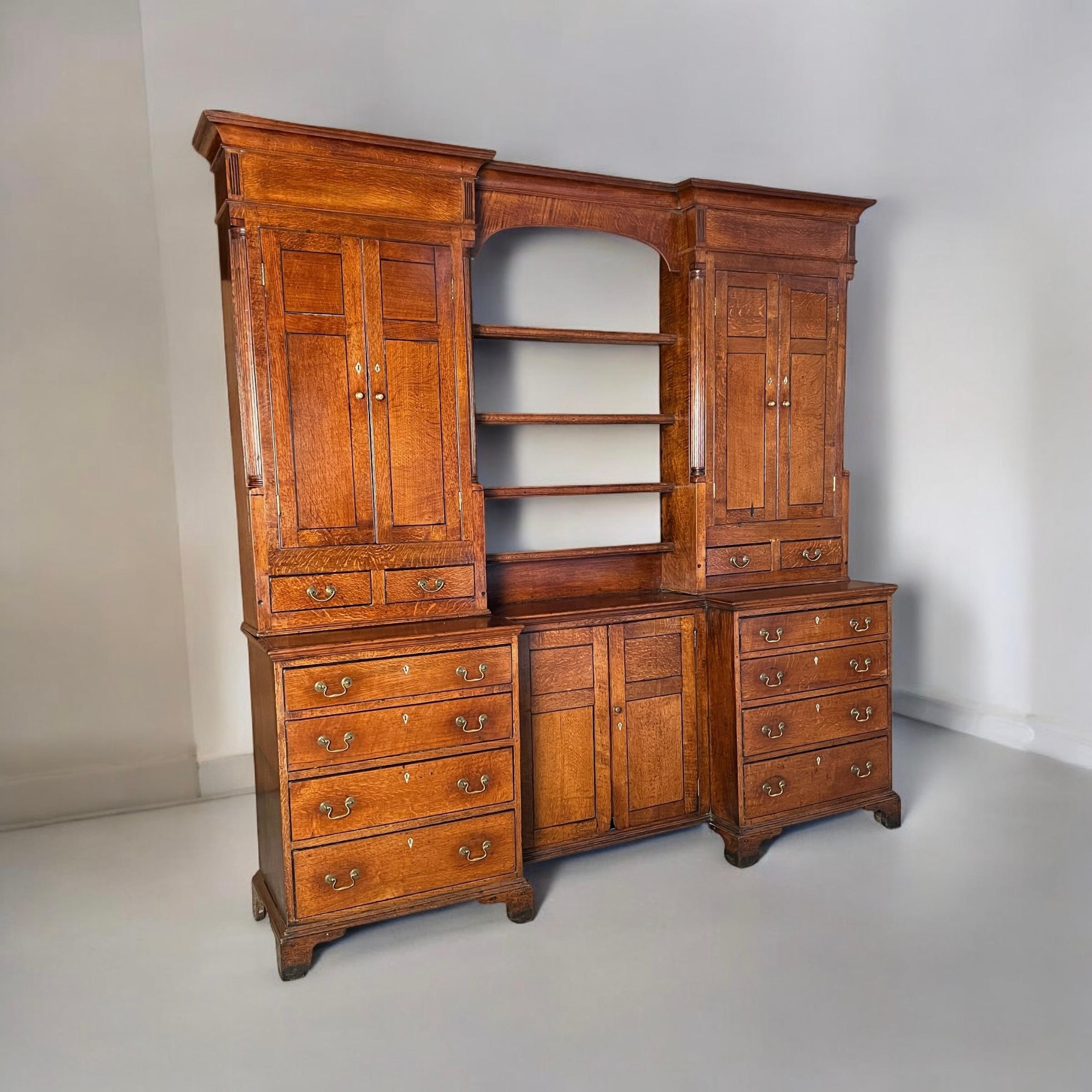 Georgiano Una credenza georgiana in Oak o una credenza per governanti in vendita
