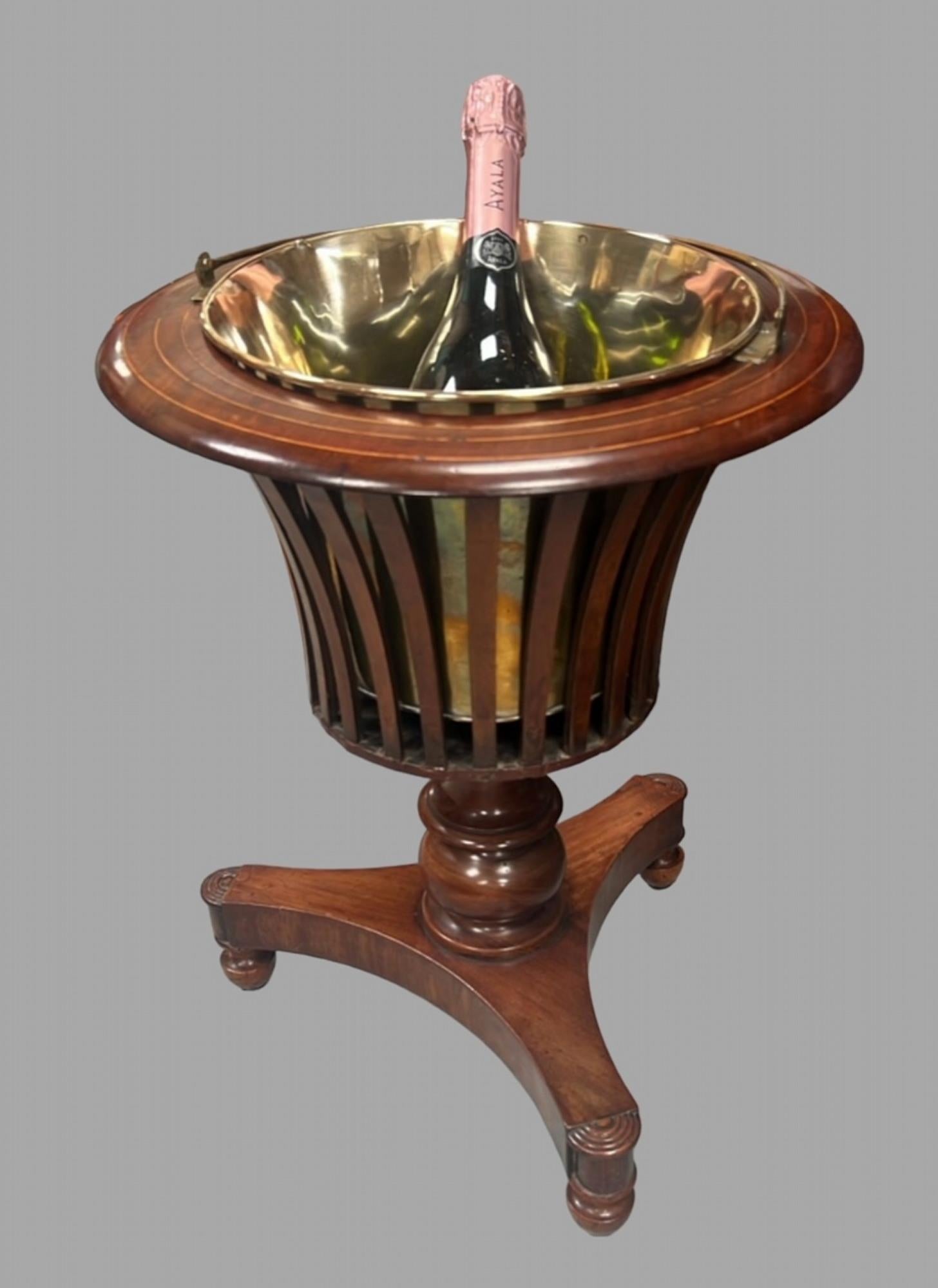 Una estufa de té/jardinera georgiana de nogal de la Regencia Georgiano en venta