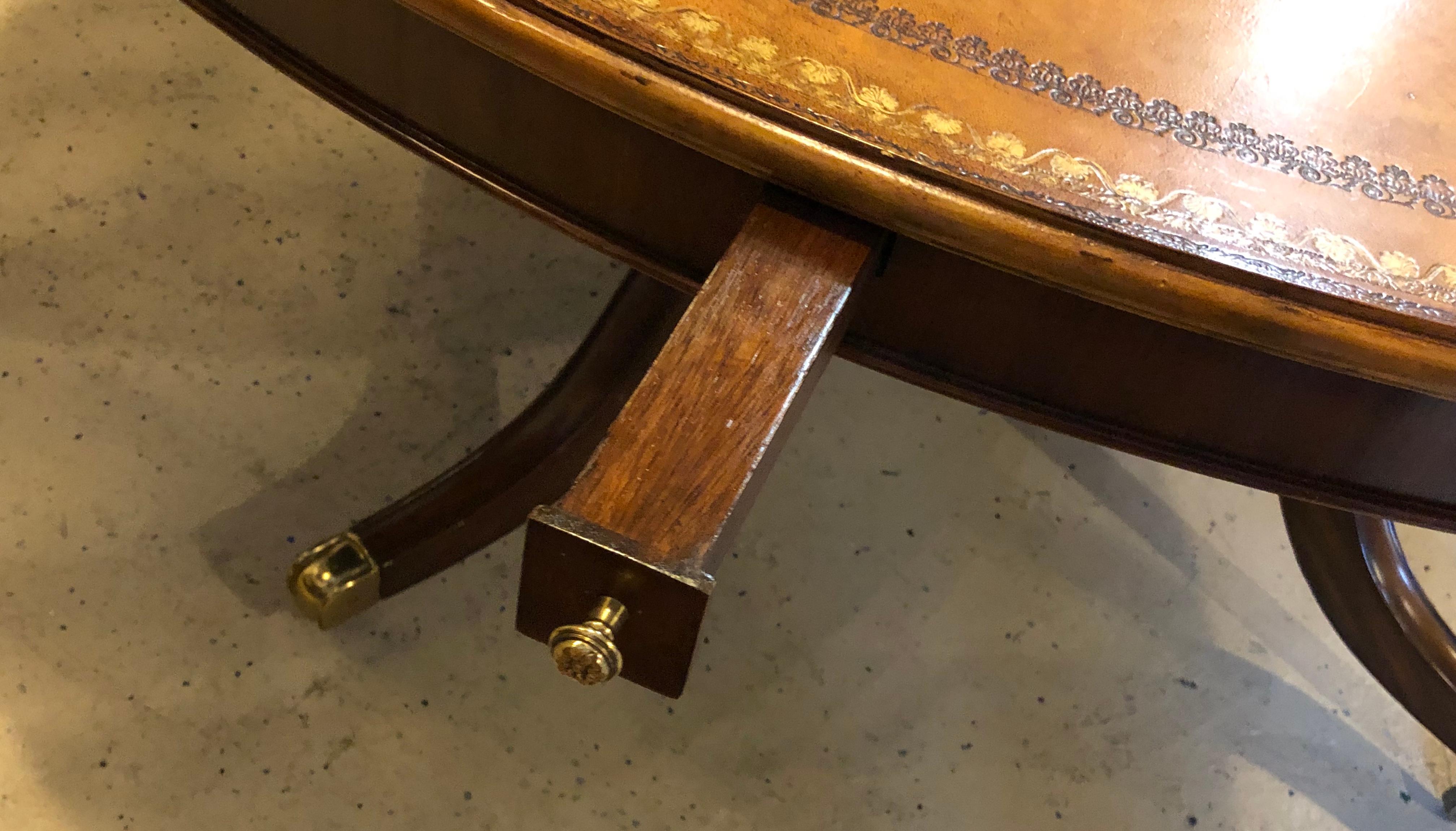 Georgian Style Maitland Smith Circular Tooled Leather Top Dining Centre Table In Good Condition In Stamford, CT