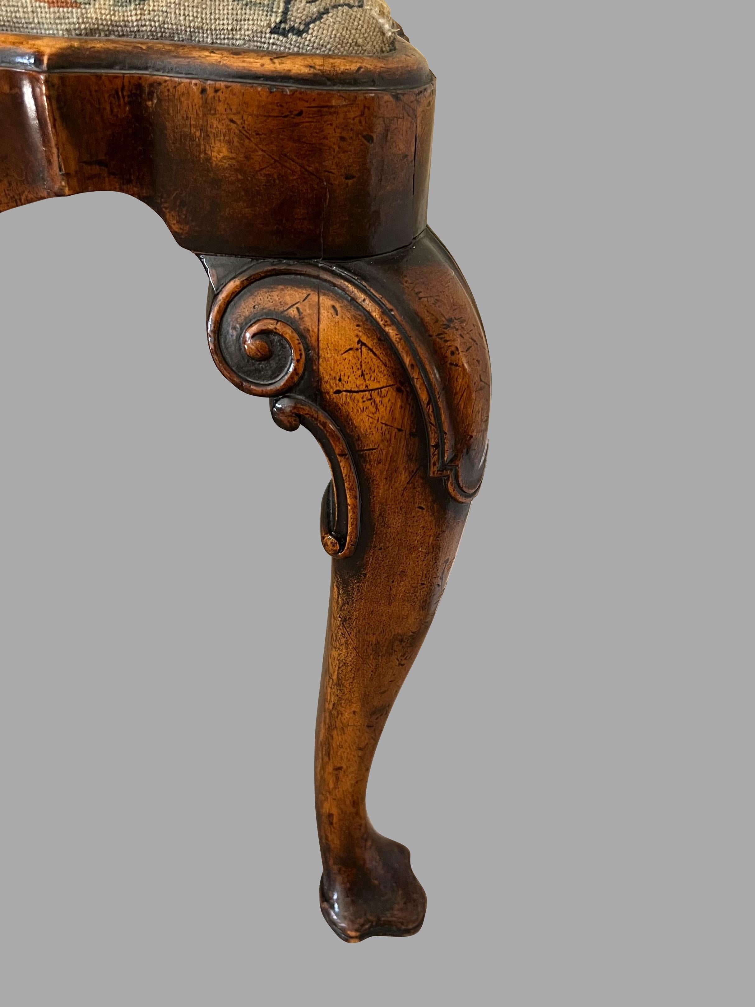 A Georgian Style Solid Walnut Bench Made and Labeled by W. Charles Tozer In Good Condition In San Francisco, CA