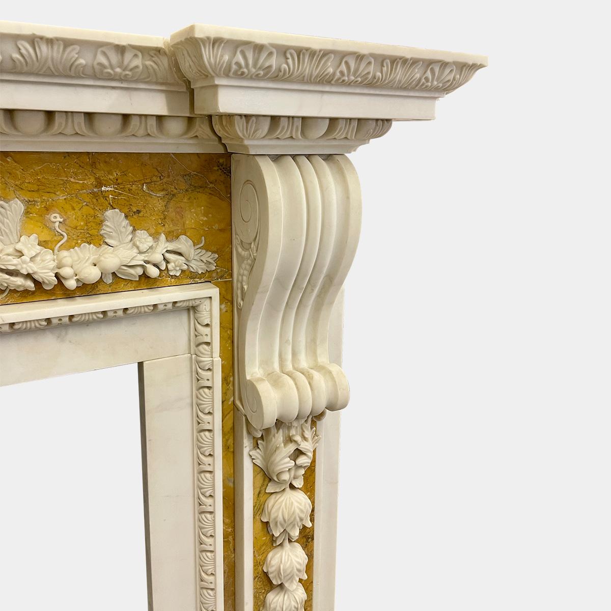A Georgian Style White and Siena Marble Fireplace Mantel In Good Condition For Sale In London, GB