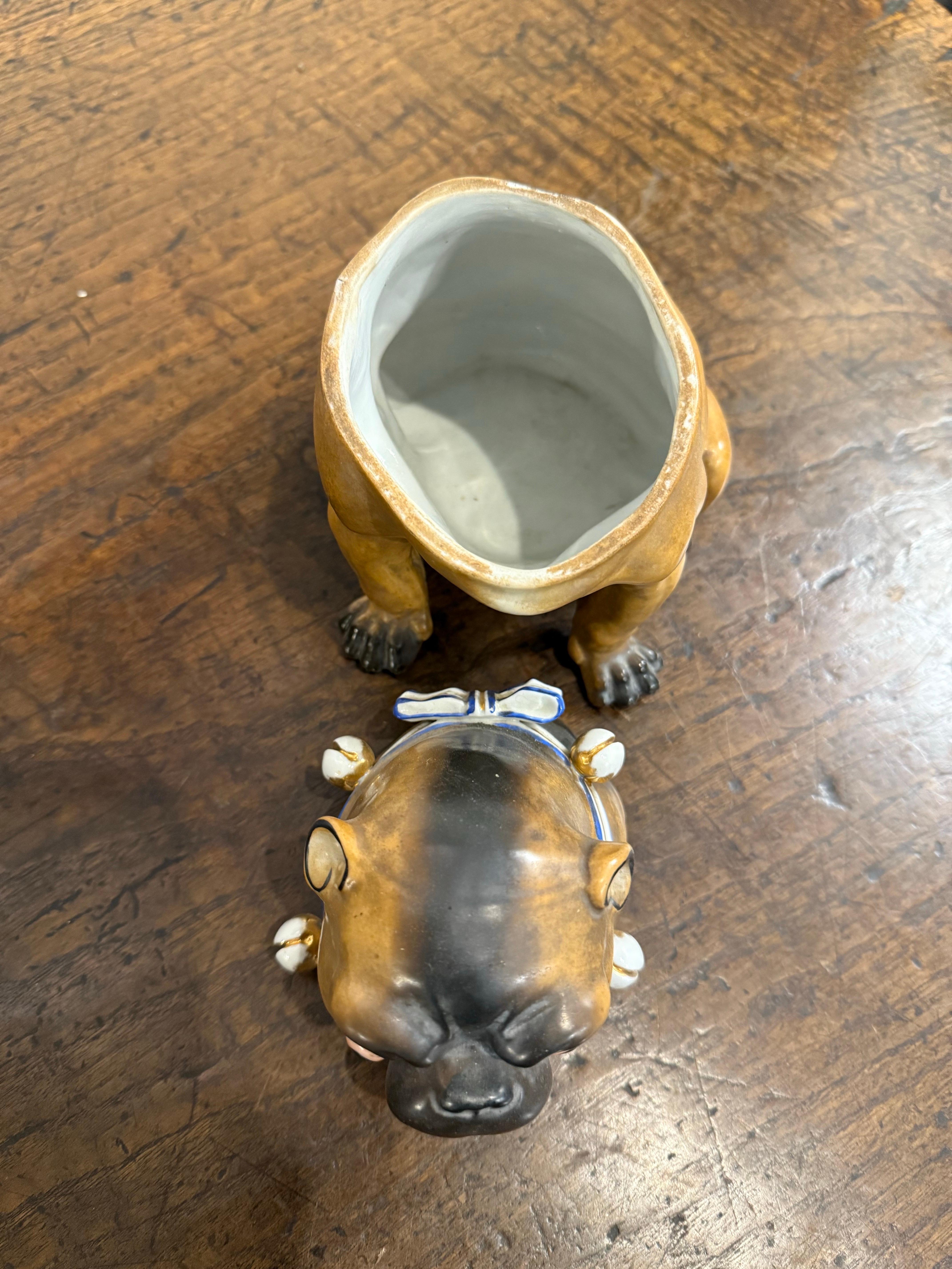 Vaso e coperchio in porcellana tedesca a forma di carlino di Conta e Boehme, CIRCA 1900 in vendita 3