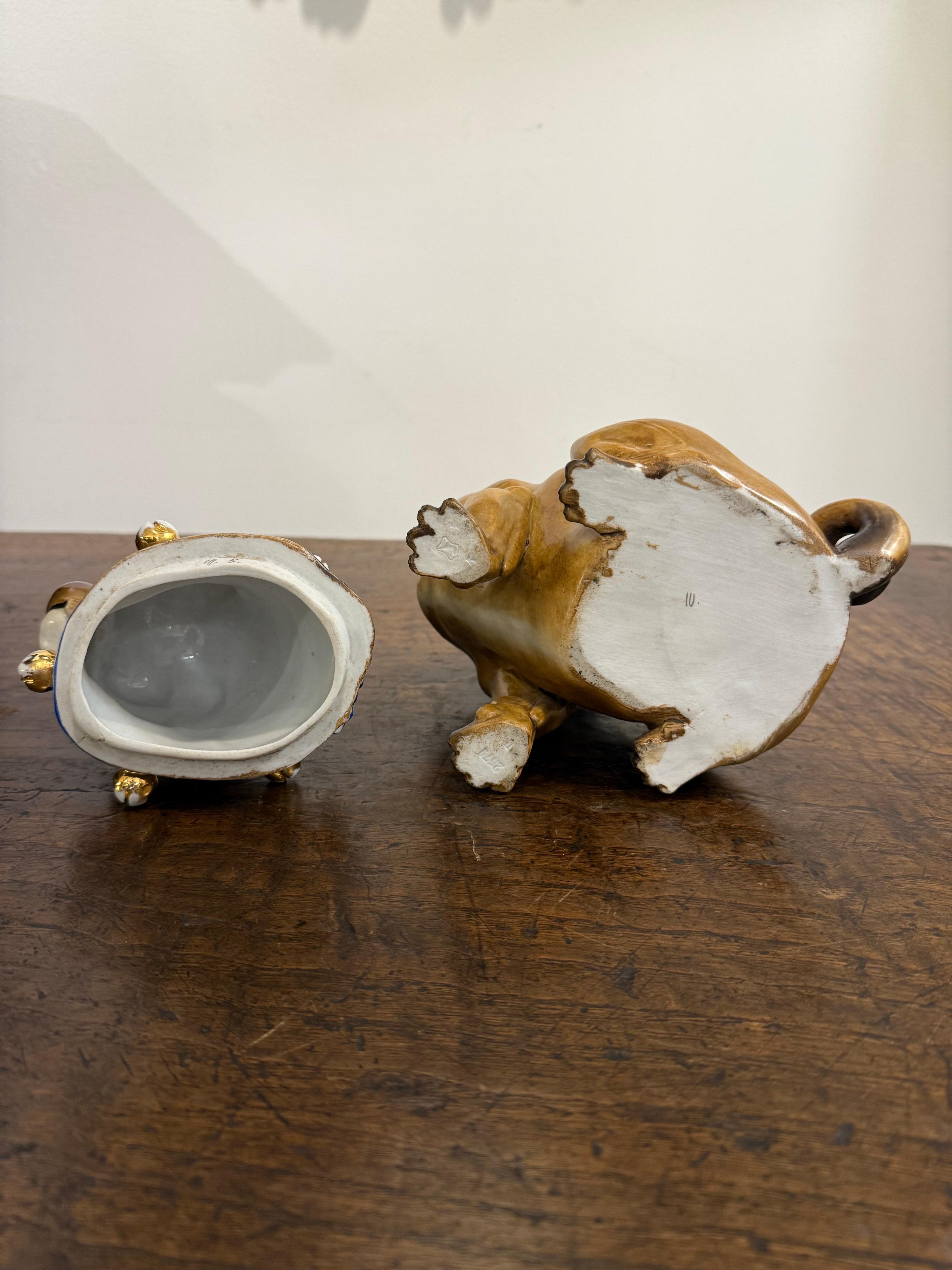 Vaso e coperchio in porcellana tedesca a forma di carlino di Conta e Boehme, CIRCA 1900 in vendita 4