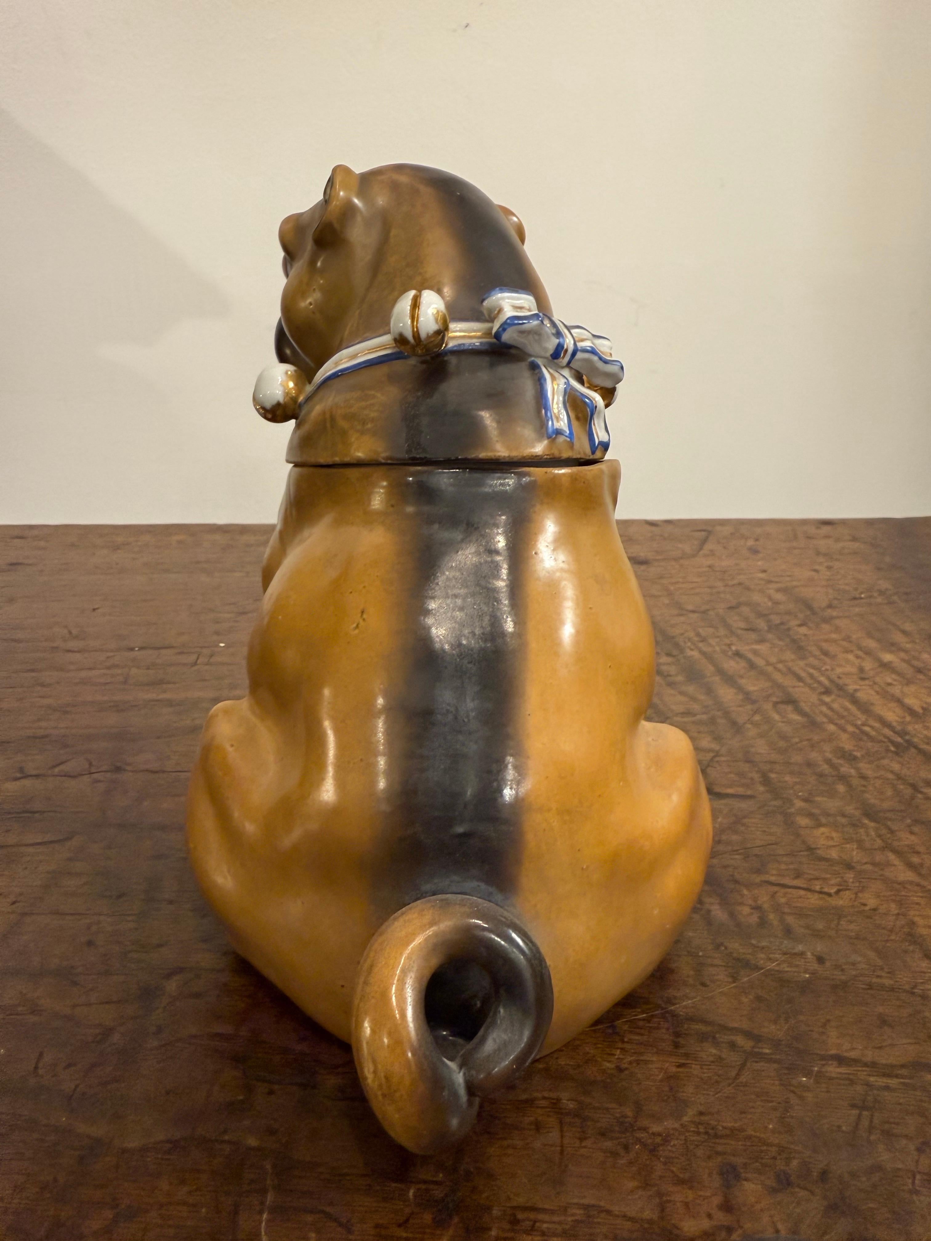Vaso e coperchio in porcellana tedesca a forma di carlino di Conta e Boehme, CIRCA 1900 In condizioni buone in vendita a ARMADALE, VIC