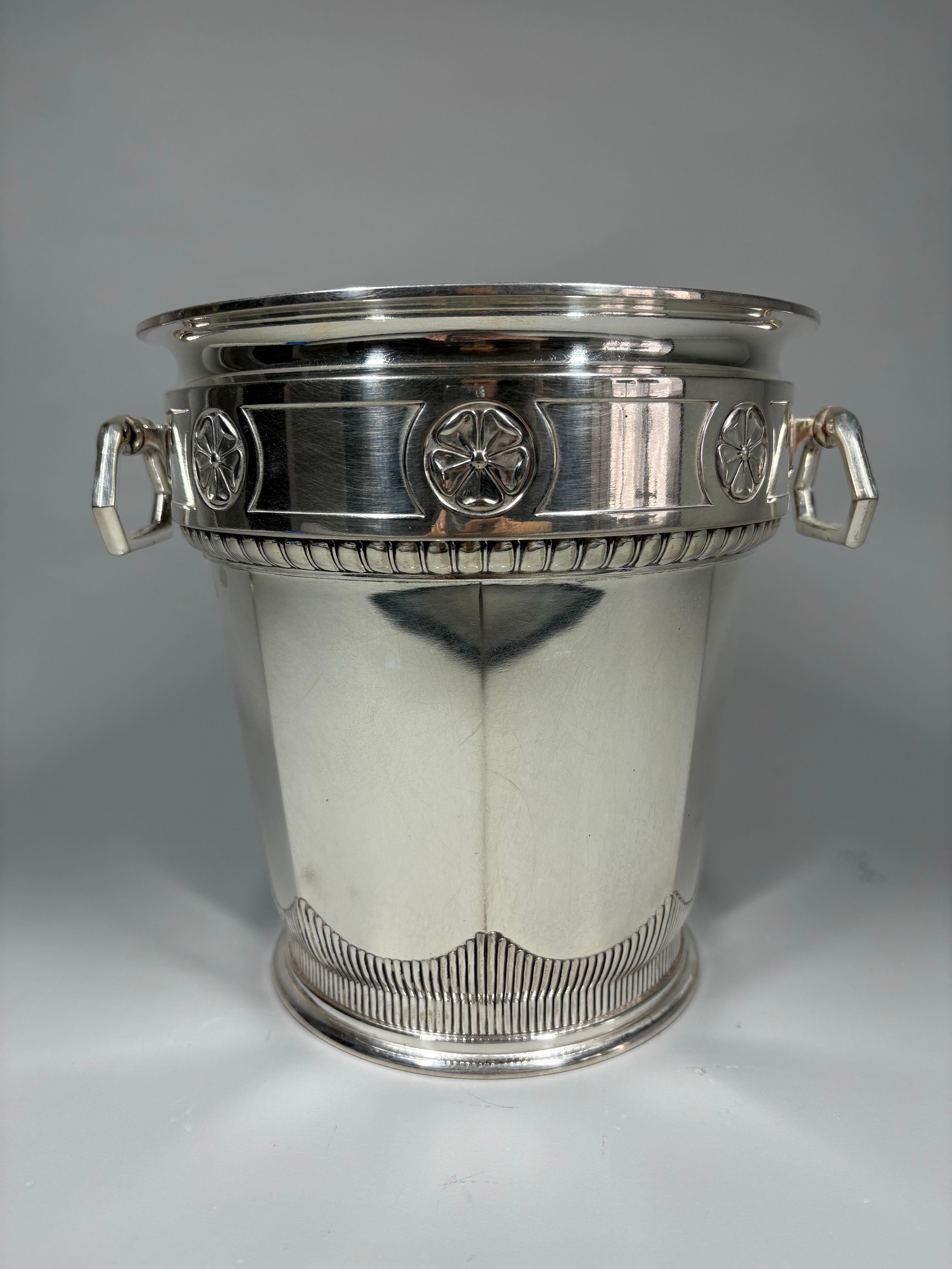 A German Art Nouveau silver plate champagne / wine cooler by Orivit, circa 1905 In Good Condition For Sale In Sleepy Hollow, NY