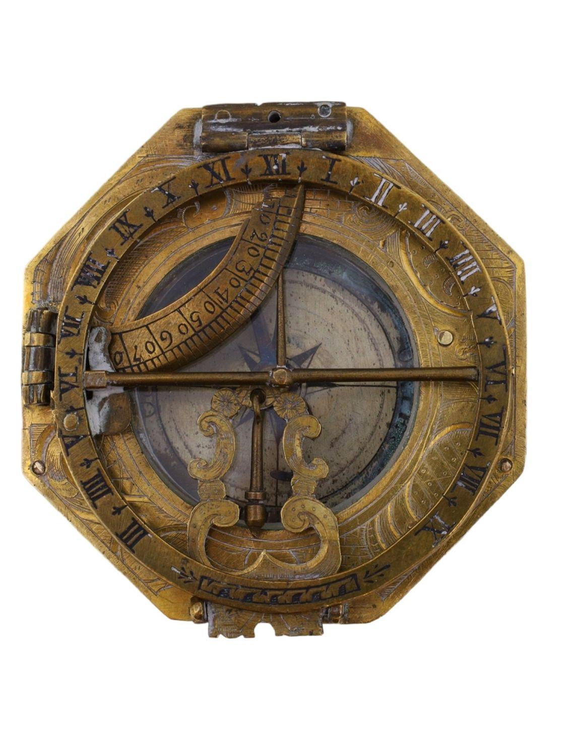 Sculpté Une boussole combinée allemande avec Sundial