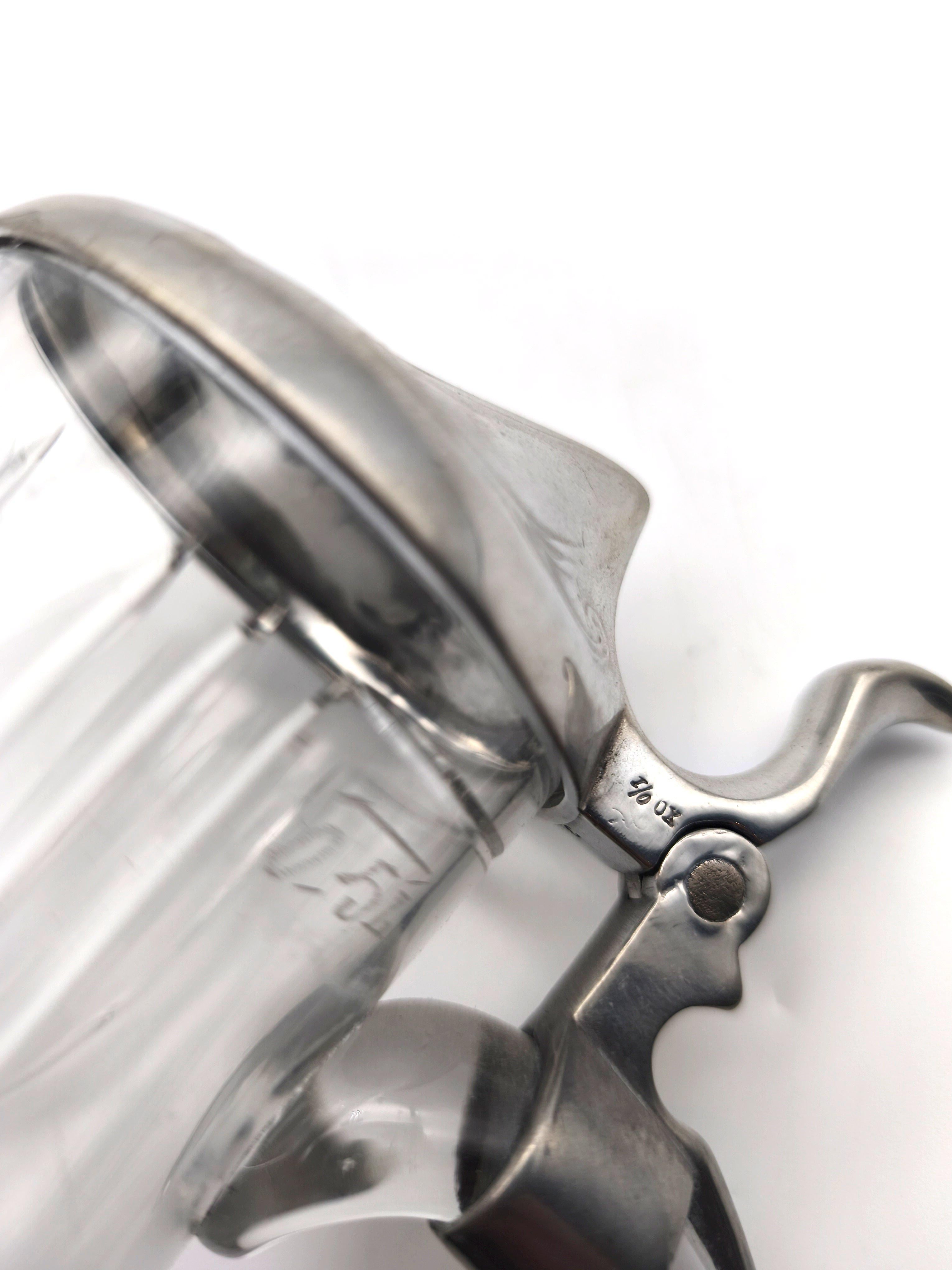 Boccale di birra - stein - tankard - pitcher in stile Jugendstil tedesco della WMF, 1910 circa. Il coperchio in peltro lucido è decorato con ornamenti nello stile di Patritz Huber. Timbro 