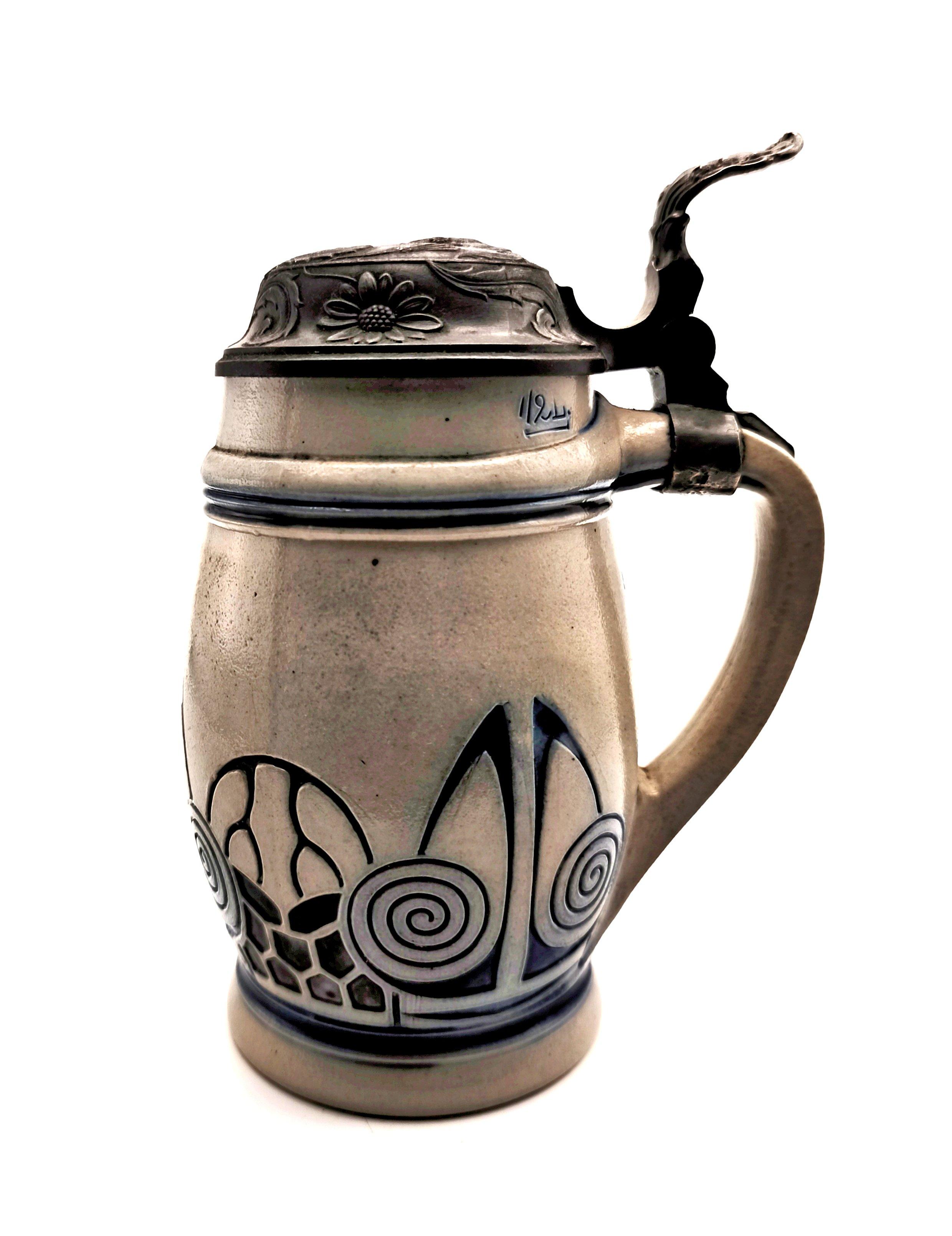 A German Jugendstil beer tankard by Merkelbach Wick with pewter lid, ca. 1902 In Good Condition For Sale In Aachen, DE