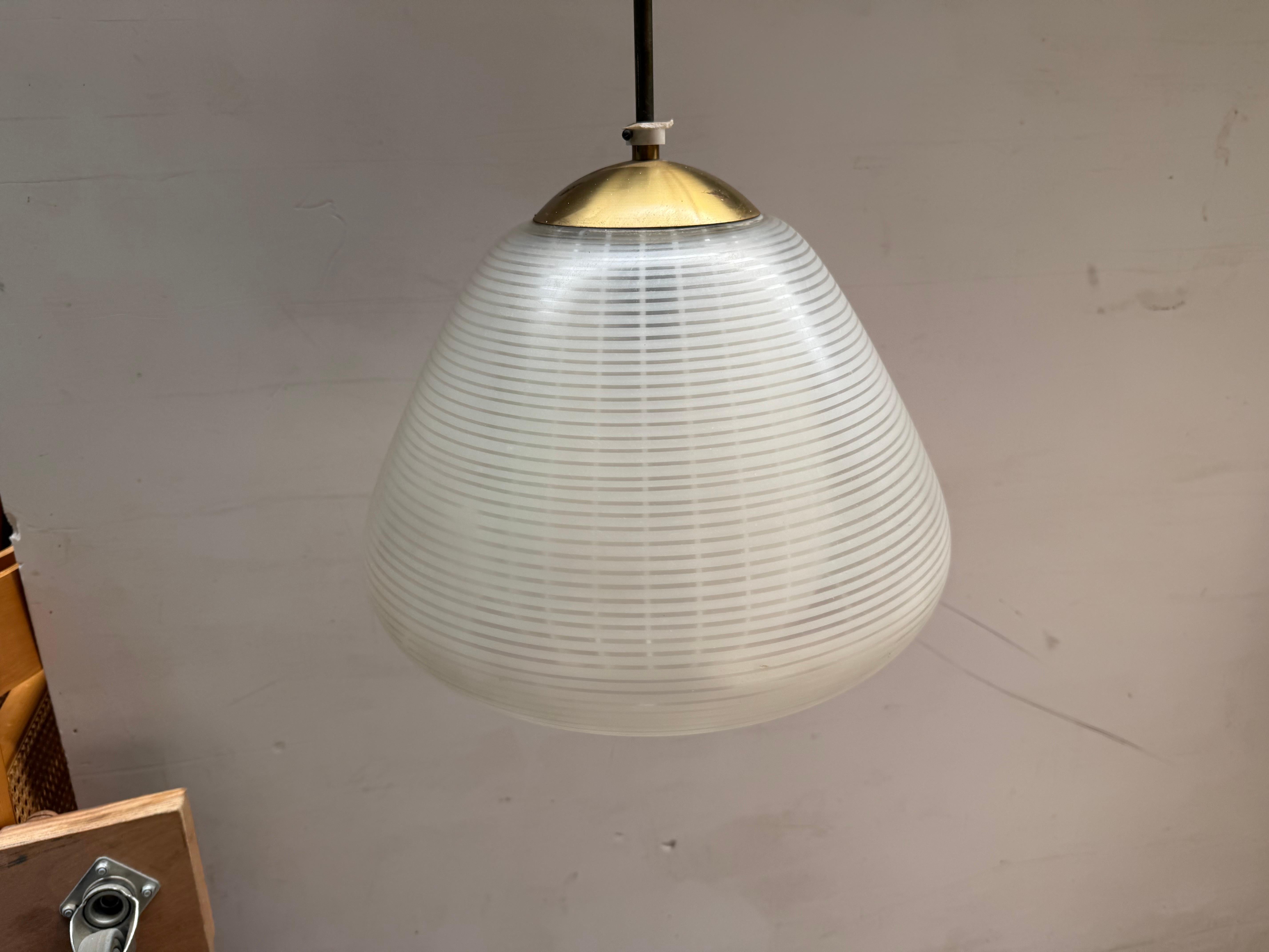 Tedesco A German Mid-Century Munich Glass Hanging Lamp by Wilhelm Wagenfeld, 1950´s in vendita