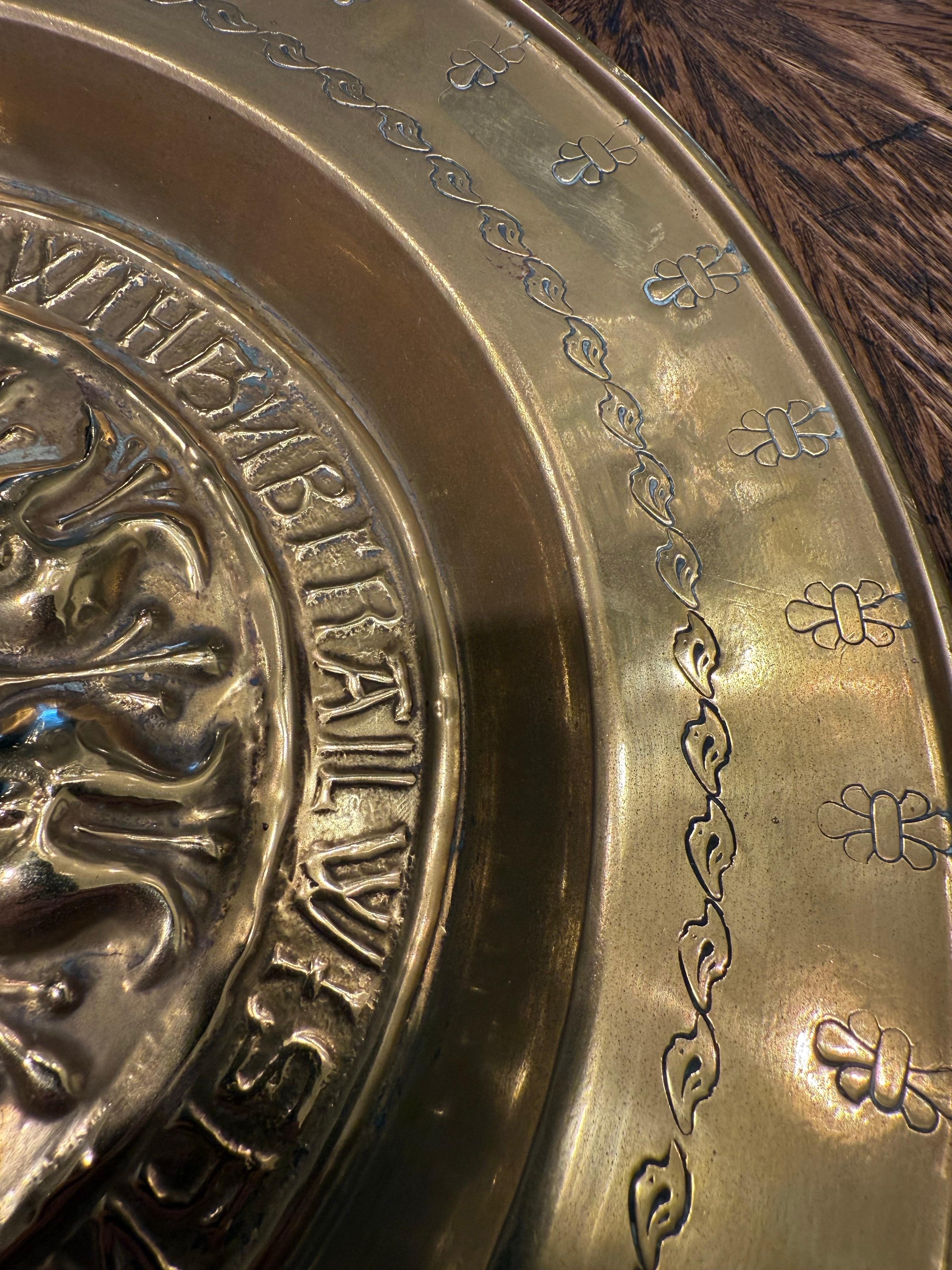Eine deutsche Almosenschale mit Repousse aus Messing, 17. im Zustand „Gut“ im Angebot in ARMADALE, VIC