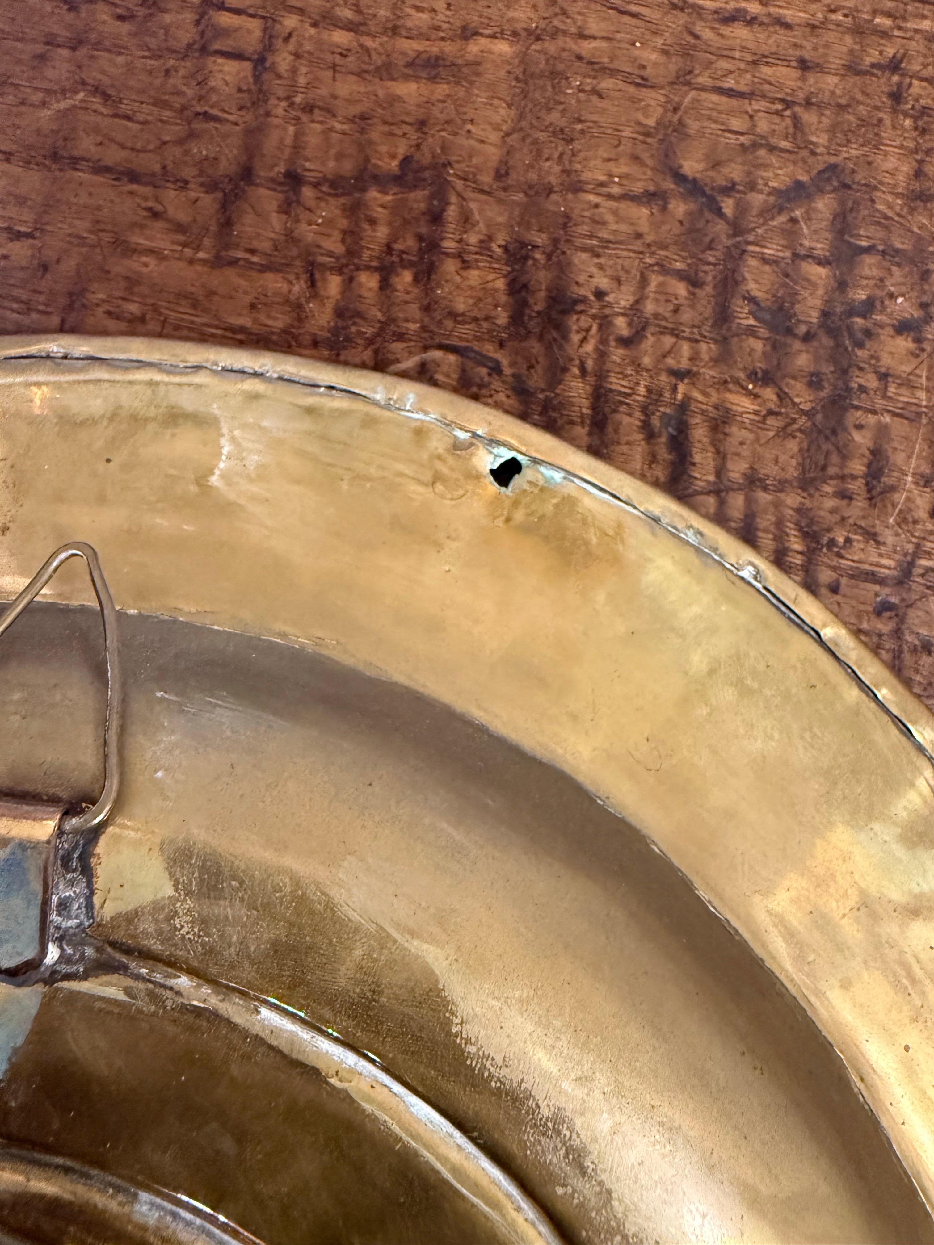Eine deutsche Almosenschale mit Repousse aus Messing, 17. im Zustand „Gut“ im Angebot in ARMADALE, VIC